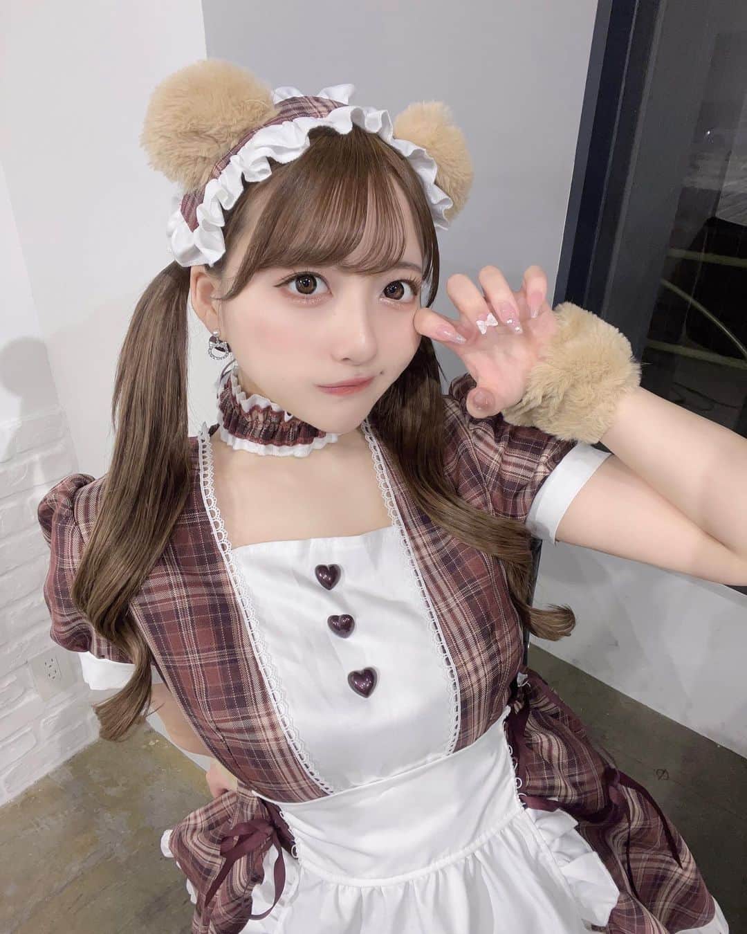 𝐘𝐔𝐑𝐈𝐀のインスタグラム：「. オンラインチェキ即完売ありがとうございました…っ！ アイコンも久々に変えたよ🐾  るなさん @_runa928 にパリジェンヌ 頼むようになってからまつ毛の調子ずっといいんだぁ 仕上がりも持ちも良くて天才屋さんです➰🤍 まつ毛に悩んでる子いたらぜひ行ってみてね＾＾」