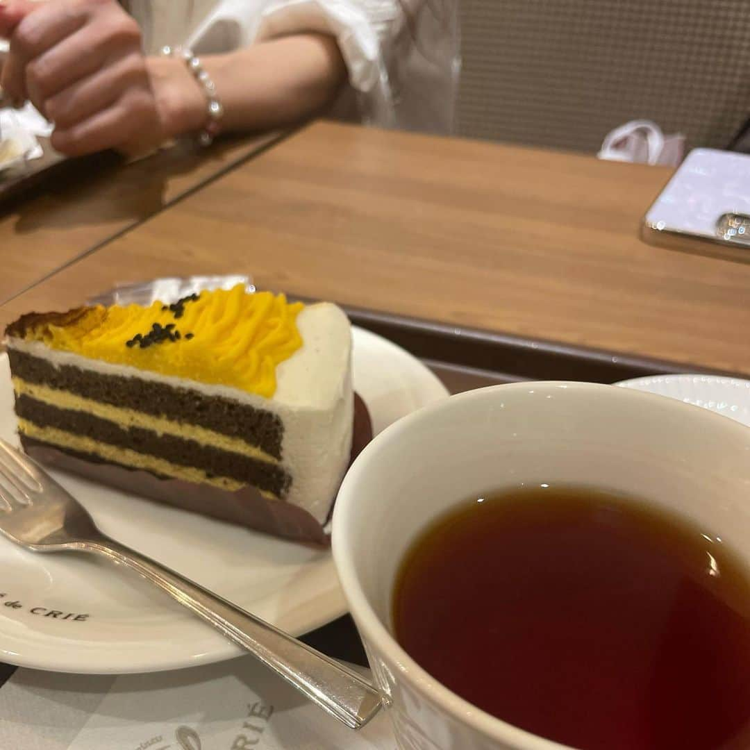 小林万希子さんのインスタグラム写真 - (小林万希子Instagram)「・  今日は久しぶりに秀子さんとDATE💕  先月「お元気ですかー」とご連絡をいただいて やっときたあ〜😆💓と即お会いする約束を✨  年末に会ったっきりだったから ほぼ1年近く？？  ずーっと頑張ってた秀子さん⭐️ ここにきて、大きく未来を方向転換✨✨  かなり勇気がいった決断 でも、晴れ晴れの顔が全て物語ってました💓  積もる話がありすぎて 午前中から会って、気づいたらとっぷりと夕方で🌆🤣  時計を気にせず話すとあんなことになるのねーwww  今の気持ちや未来のこと✨ いろいろとゆっくり聞けてよかったです💓  盛りだくさんすぎて容量オーバーだけど…🤣 もう、楽しみしかないよね‼️  久しぶりにキラキラした秀子さんに会えて 私も元気をもらえました💪  今日はありがとうー❤️ 引き続き応援してます📣😊✨  お店は新鮮野菜たっぷりのベラボッカ💕 @bella.bocca  さすが人気店！ ランチタイムは満席でした〜🈵 美味しかった💓  #ランチ #ランチデート  #食べながら喋る  #野菜たっぷり　🥦 #いろいろ決断する時期  #自分の人生は自分で決める  #楽しみながらステップアップ  #前しか見えない 💕」10月11日 23時00分 - macky1218