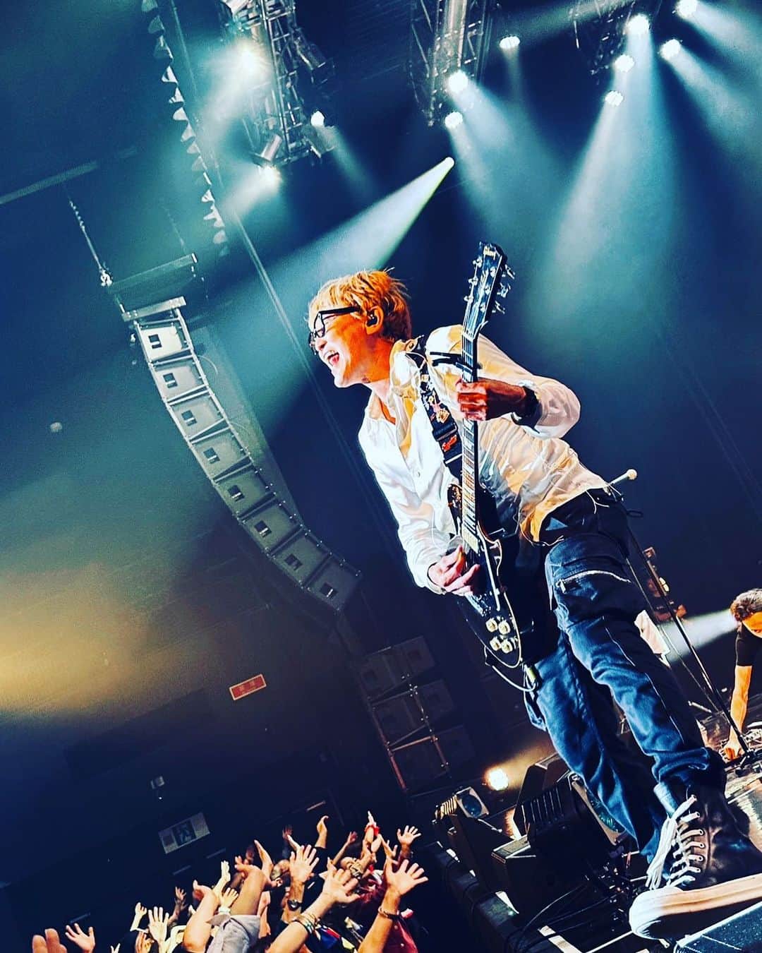 スガシカオのインスタグラム：「久しぶりの札幌LIVE、ありがとうございました！ やっぱりLIVEはいいねー、最高だねー 打ち上がっちゃってるんで、動画明日まとめます  明日は盛岡に移動します！ 盛岡も頑張るぞー  #jj_musicislife #instamusician #instapop #instarock #IGersJP #instamusic #music #rock #guitar #japan #jpop #live #gig #band #邦ロック #instamusic #アコギ #songwriting」