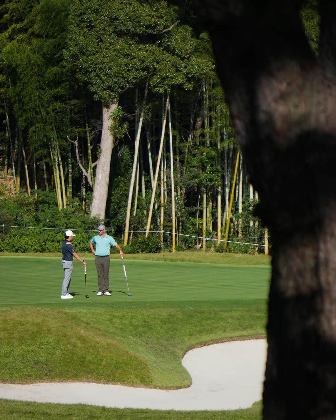 アダム・スコットのインスタグラム：「Last day of prep before Round 1. See you guys on the 1st tee at 11:35 JDT! @japangolfassociation」