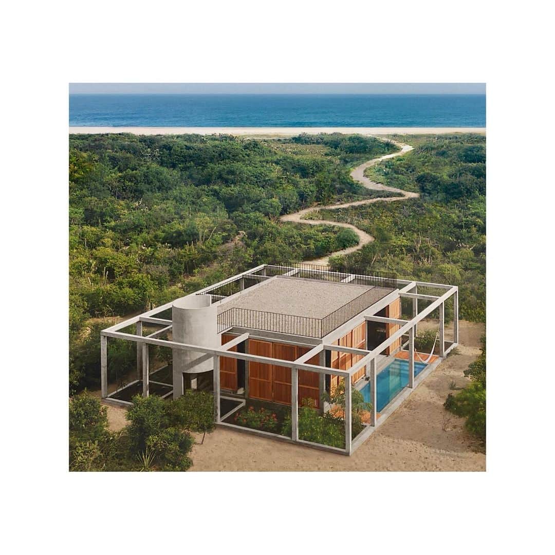 Airbnbのインスタグラム：「Pool or beach?  🏡 Casa Cosmos 📍 Puerto Escondido, Oaxaca, Mexico」
