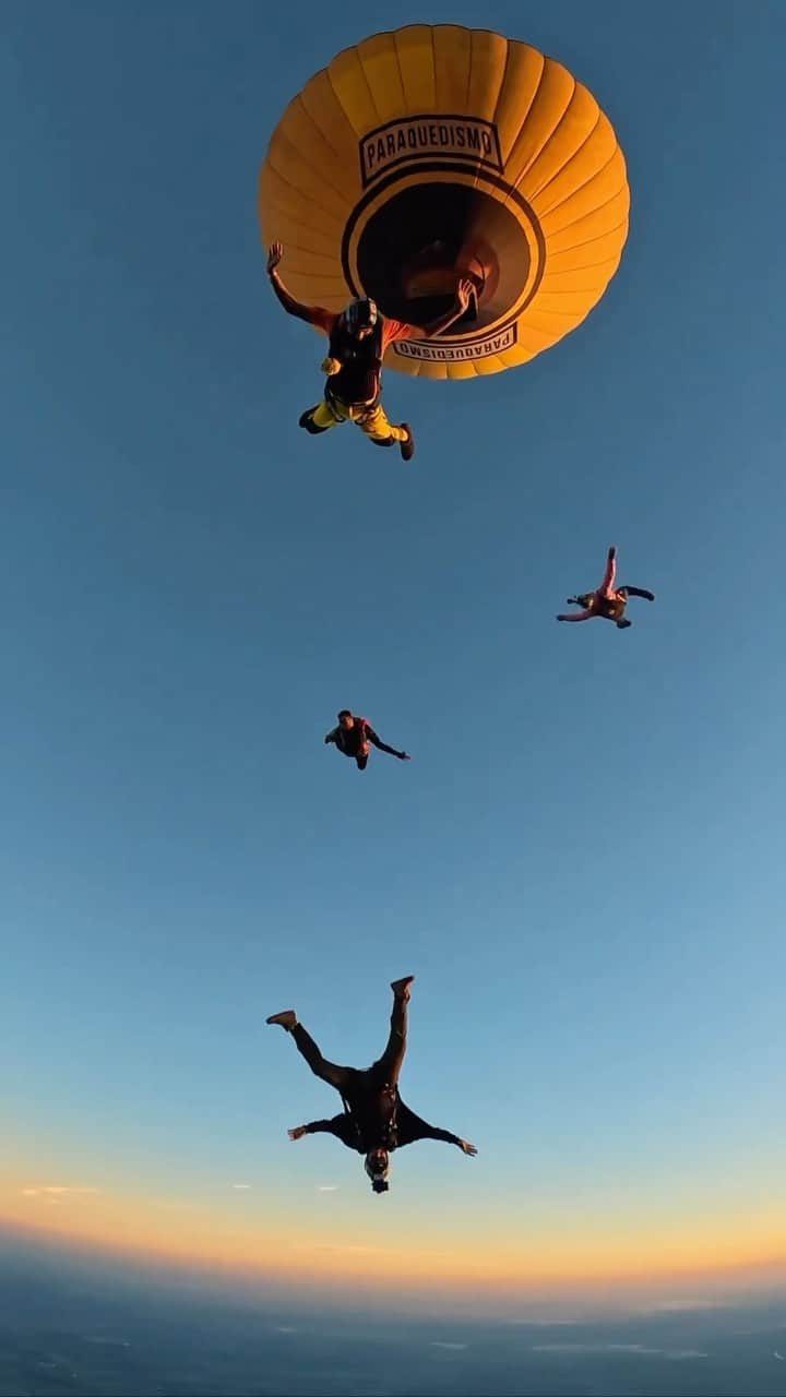 Live To Exploreのインスタグラム：「Get high on adventure: Experience the rush of a sky balloon jump in Brazil!!😍❤️‍🔥🇧🇷  💡 In Brazil, sky balloon jumps offer an exhilarating and unforgettable adventure for thrill-seekers and adrenaline enthusiasts. Participants are lifted high into the sky aboard a large hot air balloon, where they can take in breathtaking panoramic views of Brazil’s diverse landscapes, from lush rainforests to expansive coastlines.   🏷️Tag someone who should see this!😱🤩  🎥: @abu_fpv_  📍:Brazil.」