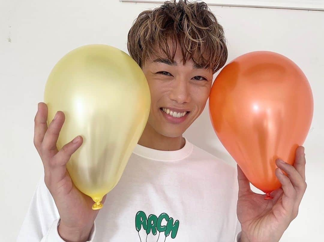 藤高宗一郎のインスタグラム：「. 32回目の誕生日を無事に迎えることができました！ チームメイトからのおめでとうございます！がめちゃくちゃ照れ臭くて嬉しくて体育館でニヤニヤが止まりませんでした😂 沢山の人に祝って頂き最高に幸せな誕生日になりました！ 皆さん本当にありがとうございます！！ 感謝🙇🏻‍♂️🩵 #10月11日 #ケインコスギと同じ誕生日 #胃もたれ」