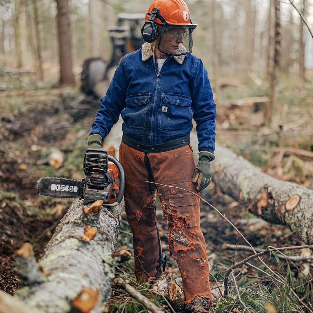 カーハートのインスタグラム：「Wendy Maschino, a key figure at the family-owned and operated lumber mill, Maschino & Sons in Gloucester, Maine, knows the true meaning of grit.   #Carhartt」