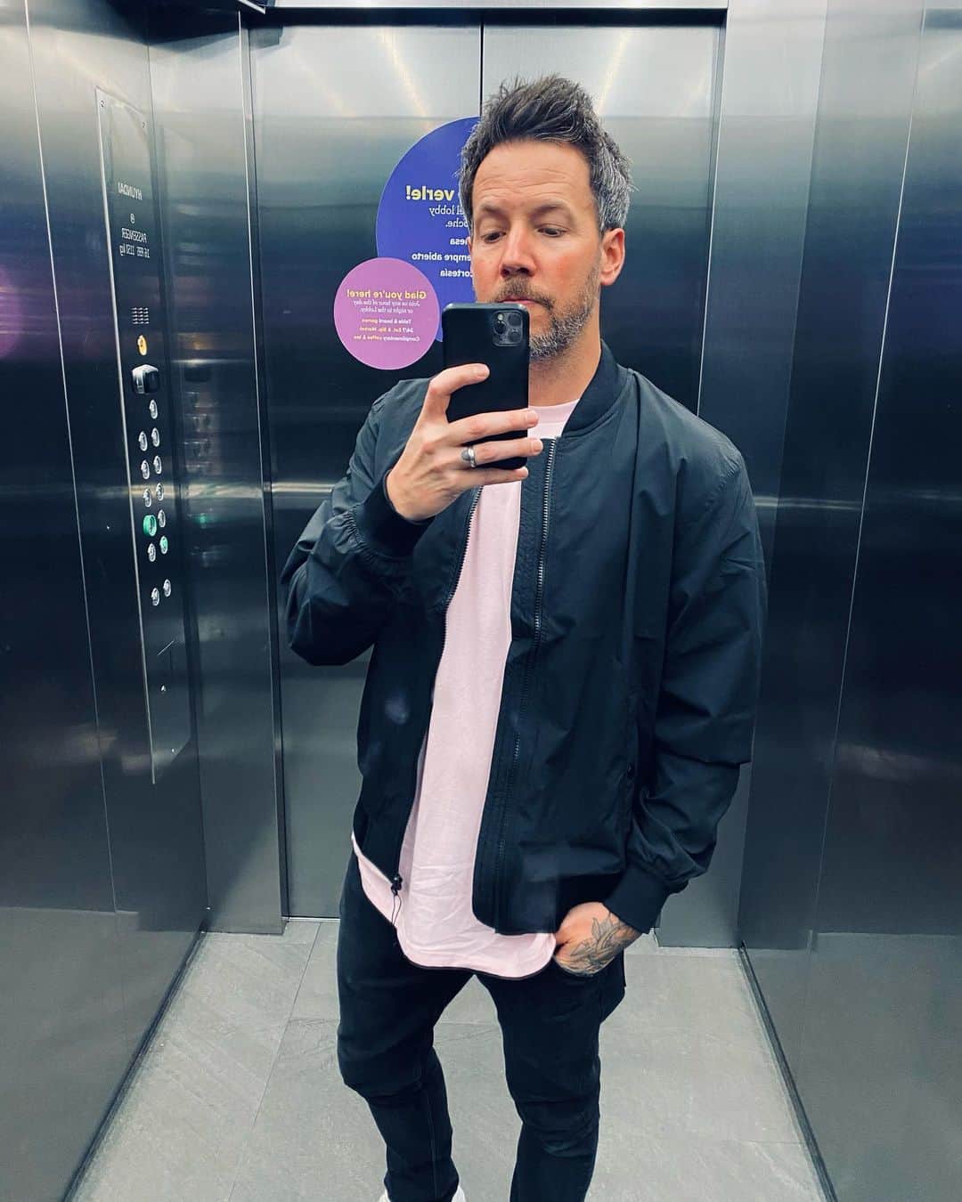 ピエール・ブーヴィエのインスタグラム：「Muchas Gracias Monterrey.  Next up is Mexico City!  Are coming to the show tomorrow? 🇲🇽🇲🇽🇲🇽🌮🌮🌮」
