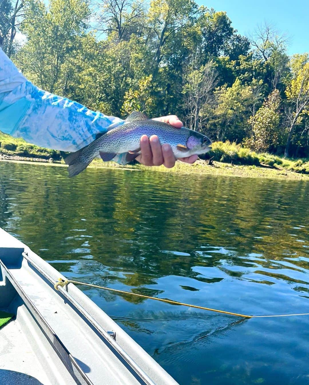 ジュリ・インクスターさんのインスタグラム写真 - (ジュリ・インクスターInstagram)「Needed some R&R from my R&R. Caught a nice rainbow trout on our 4th annual fishing trip! #gonefishing🎣」10月12日 9時19分 - juliinkster