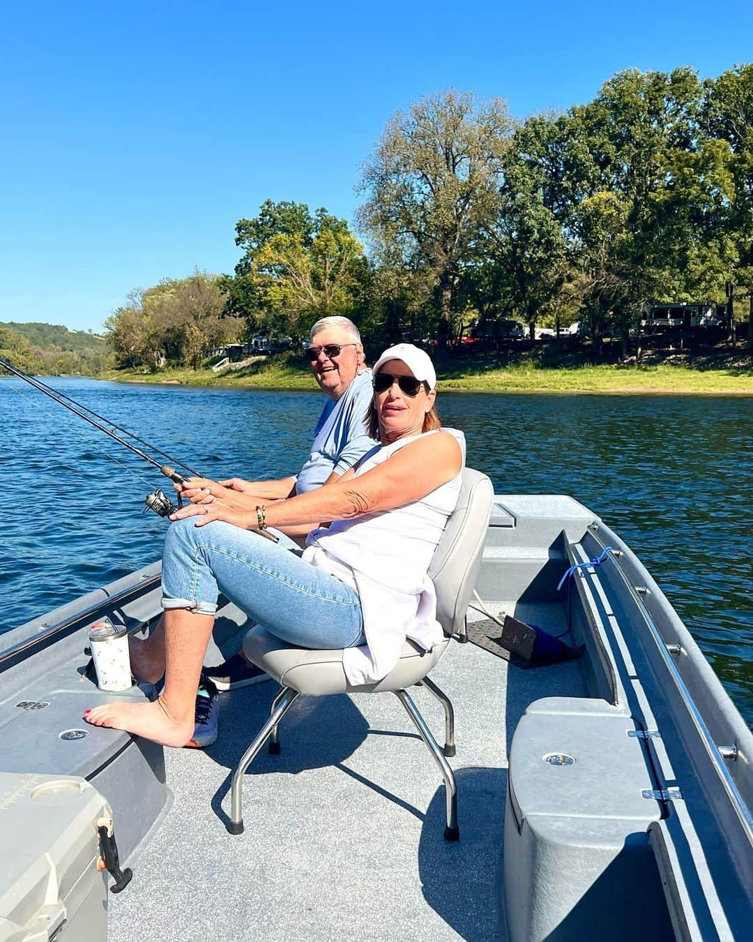 ジュリ・インクスターさんのインスタグラム写真 - (ジュリ・インクスターInstagram)「Needed some R&R from my R&R. Caught a nice rainbow trout on our 4th annual fishing trip! #gonefishing🎣」10月12日 9時19分 - juliinkster