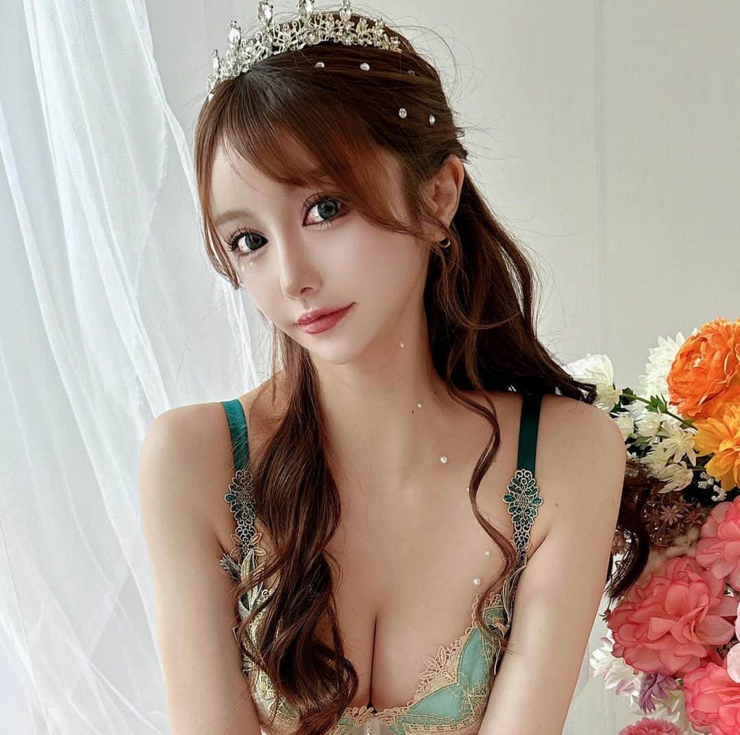 えれちゃんのインスタグラム：「👸👸」