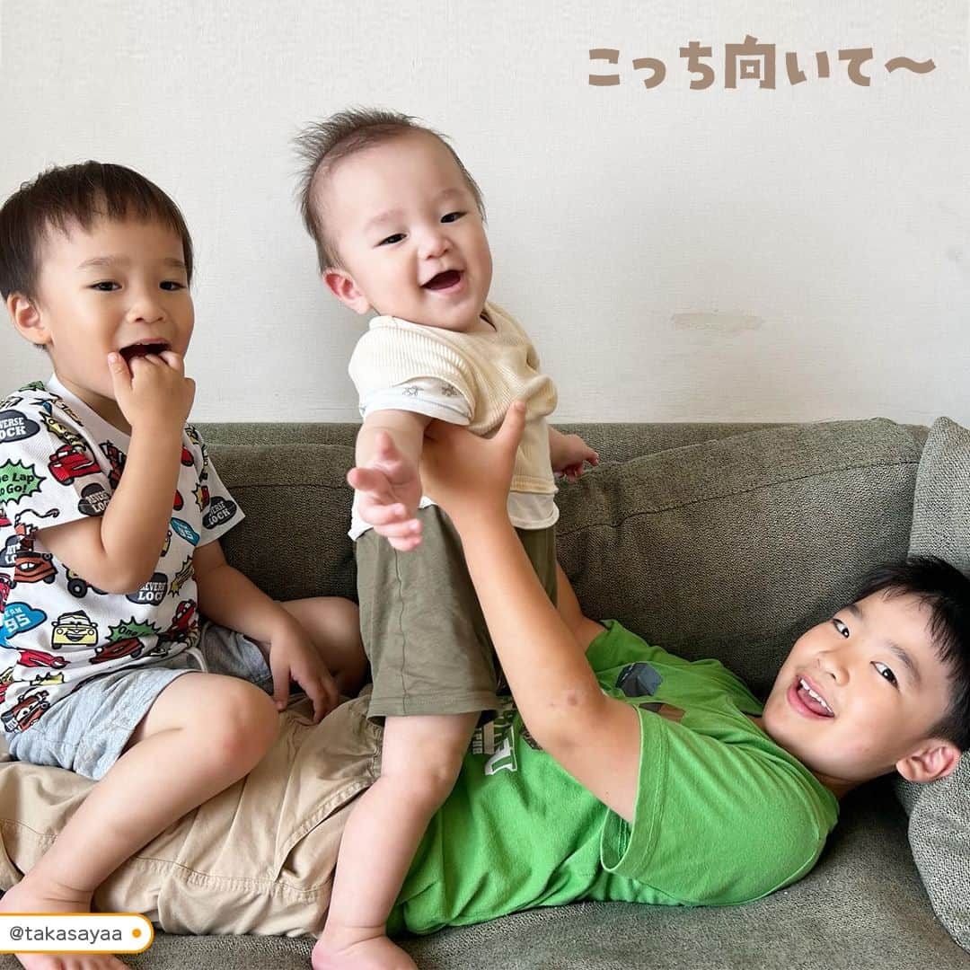 otowa (フォトワ)さんのインスタグラム写真 - (otowa (フォトワ)Instagram)「【きょうだいいるよ、というママはコメント欄に👦👧👶（男の子、女の子、赤ちゃん）で教えて下さいね！】  @fotowa.jp　←他の兄弟投稿はこちら✨ ・ 1人のお写真も素敵だけど、2人のお写真も、 3人もそれ以上もかわいすぎるきょうだいフォト。 ・ 今日はそんなきょうだいフォトを紹介します💡 撮影が難しい！と言われるきょうだいフォトですが、 だからこそなんだかふいに素敵な写真が撮れたり しますよね！！ ・ 先輩ママたちのかわいいお写真、 ぜひ構図やポーズの参考にしてみてくださいね😊 ・ ちょっと自分では無理かも...というときは プロにお願いするのもおすすめですよ！ ・ 素敵な投稿をリポストさせていただき、ありがとうございました✨⁠  @baby_popotanmama @mamaasuka @mozk1105 @tkyk716 @honorimo_photo @run4l5 @takasayaa @m.k.r.s.0u0 @_ubb_1021 @aiaimama0929  ---------------------------------------------------  「fotowa」はお子さまやご家族の記念写真を全国どこでも出張で撮影するサービスです🌟   公式Instagramアカウントでは、子ども・家族撮影に関する様々なお役立ち情報を 発信しています！ みなさまが撮影したお子さまのお気に入りのお写真は 「 #子育てグラマー 」をつけて投稿してくださいね📷   ご質問・お問い合わせはfotowa公式サイトからお願いします ✍🏻  ---------------------------------------------------  #fotowa #フォトワ #出張撮影 #兄弟 #姉妹 #きょうだい #兄弟ママ #兄弟育児 #姉妹ママ #姉妹育児 #双子 #双子育児 #大家族 #ファミリーフォト #家族写真 #日常写真 #ママスタグラム #親バカ部 #ママカメラ #お揃い #おそろい #おそろコーデ #双子コーデ #子どものいる暮らし #子どもの日常をもっと写真に #子供と暮らす #子どものいる生活」10月12日 9時36分 - fotowa.jp