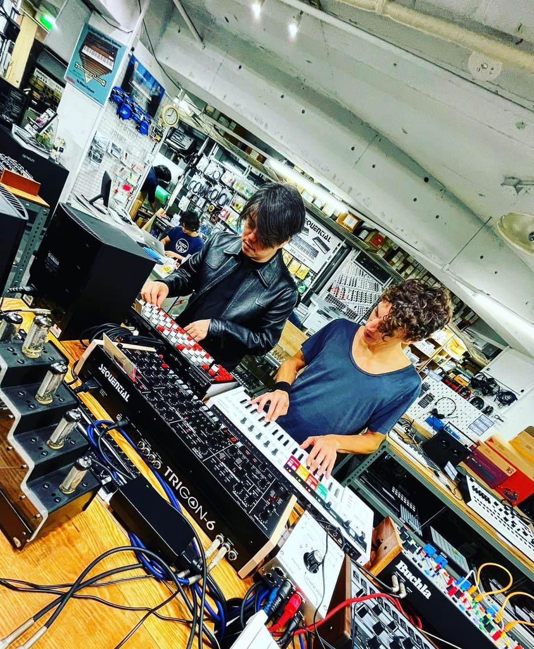 渋谷慶一郎さんのインスタグラム写真 - (渋谷慶一郎Instagram)「そして昨日は東京のFIVE-Gでフランチェスコとシンセを掘り、僕は取り置きしてた @melbourneinstruments のNinaを買った。このシンセはネクストレベル😏  And yesterday, @francescotristanoofficial and we dug some synths at @fiveg_music in Tokyo, and I bought a Nina @melbourneinstruments I had on backorder 😏. This synth is next level.」10月12日 9時59分 - keiichiroshibuy