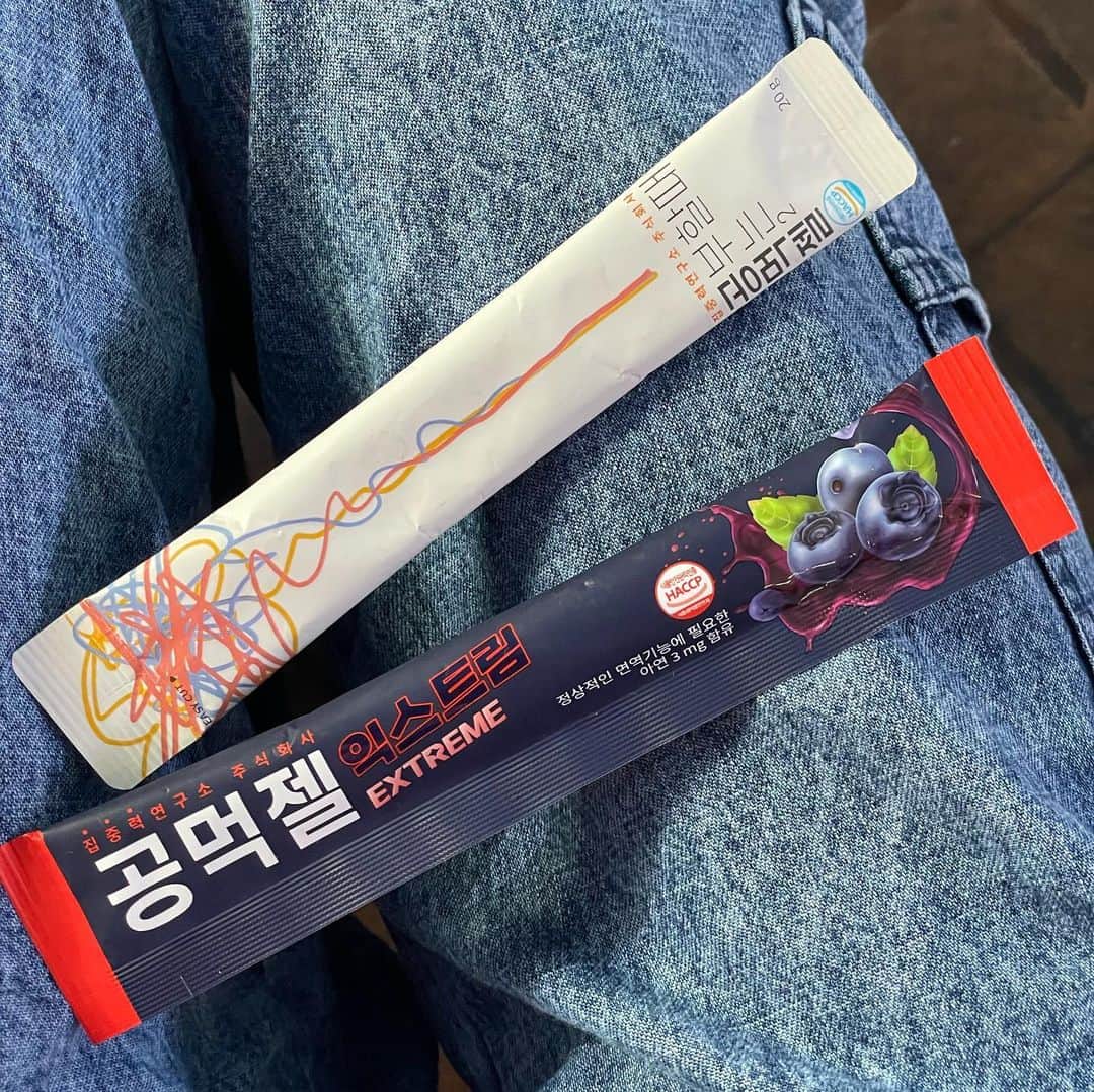 キム・ソンウンさんのインスタグラム写真 - (キム・ソンウンInstagram)「#김성은x공먹젤 ☑️공먹젤은 누트로픽(과라나+테아닌)을 기본 베이스로 에너지를 높이고 유지시켜줍니다. ✔️식물성 카페인 “과라나” 예로부터 아마존 마오이 인디언들이 전투 중 힘과 활력을 높이기 위해 섭취해온 브라질 국민 과일로 고농도의 카페인을 함유한 비타민 열매이며, 에너지 과일이에요 ✔️거기에 시너지 up “테아닌“ 함유 녹차,홍차 등에서 획득한 아미노산의 일종이에요  💛구미버전은 달콤하게 맛있게 먹을 수 있는 구미 제형이고  💛익스트림은 더 강력한 효과를 느낄 수 있는 제품으로, “티로신” 성분이 추가되어 있어요. “티로신"은 뇌 신경전달물질인 도파민의 전구체로 뇌에 건강한 자극을 주는 성분입니다.  ✅구매하신분들 구매인증 남겨주세요!! 10분 추첨을 통해 신제품 공먹젤PS 선물로 드릴께요😍」10月12日 10時01分 - ssung916