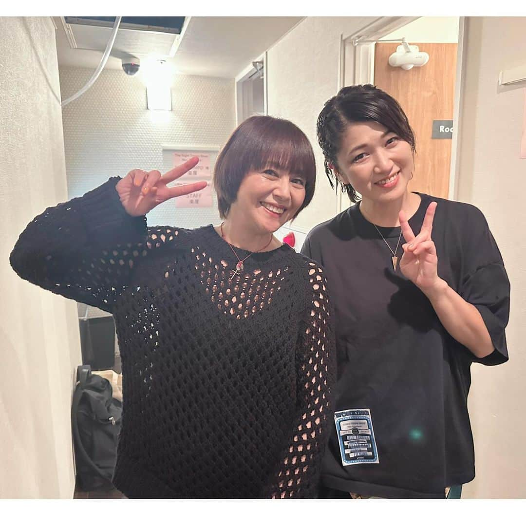 BONNIE PINKさんのインスタグラム写真 - (BONNIE PINKInstagram)「The Night Tempo Show NEO STANDARDに参加してきました。今夜もショーはありますが、私は初日にお邪魔して、憧れの諸先輩方に囲まれてとても楽しい一夜を過ごさせていただきました。テンポくんとはフジロック含め3度目の共演。いつも素敵ナイトにお誘いありがとうございます！楽屋が華やかで皆さんと写真撮りっこに精を出していたら肝心のナイトテンポくんと撮り忘れてたw。あとFANCYLABOちゃんも🥲。でもまたきっとすぐ会えるはず。 テンポくんとのトークタイムがそれぞれ盛り上がりすぎて予定より長尺だったのはご愛嬌。皆さんのカラフルできらびやかなパフォーマンスとテンポくんのシティーポップが見事に融合して、目も耳も楽しませていただけた夜でした。テンポくんの昭和グルーヴDJセットも否応なしに盛り上がるよねー。またの共演を楽しみにしつつ、自分磨きも頑張ろうと思った次第です。皆様、インスピレーションをありがとうございました！  #TheNightTempoShow #NeoStandard #NightTempo #FANCYLABO #鈴木杏樹 さん #当山ひとみ さん #早見優 さん #野宮真貴 さん #小泉今日子 さん」10月12日 10時05分 - bonniepink_official