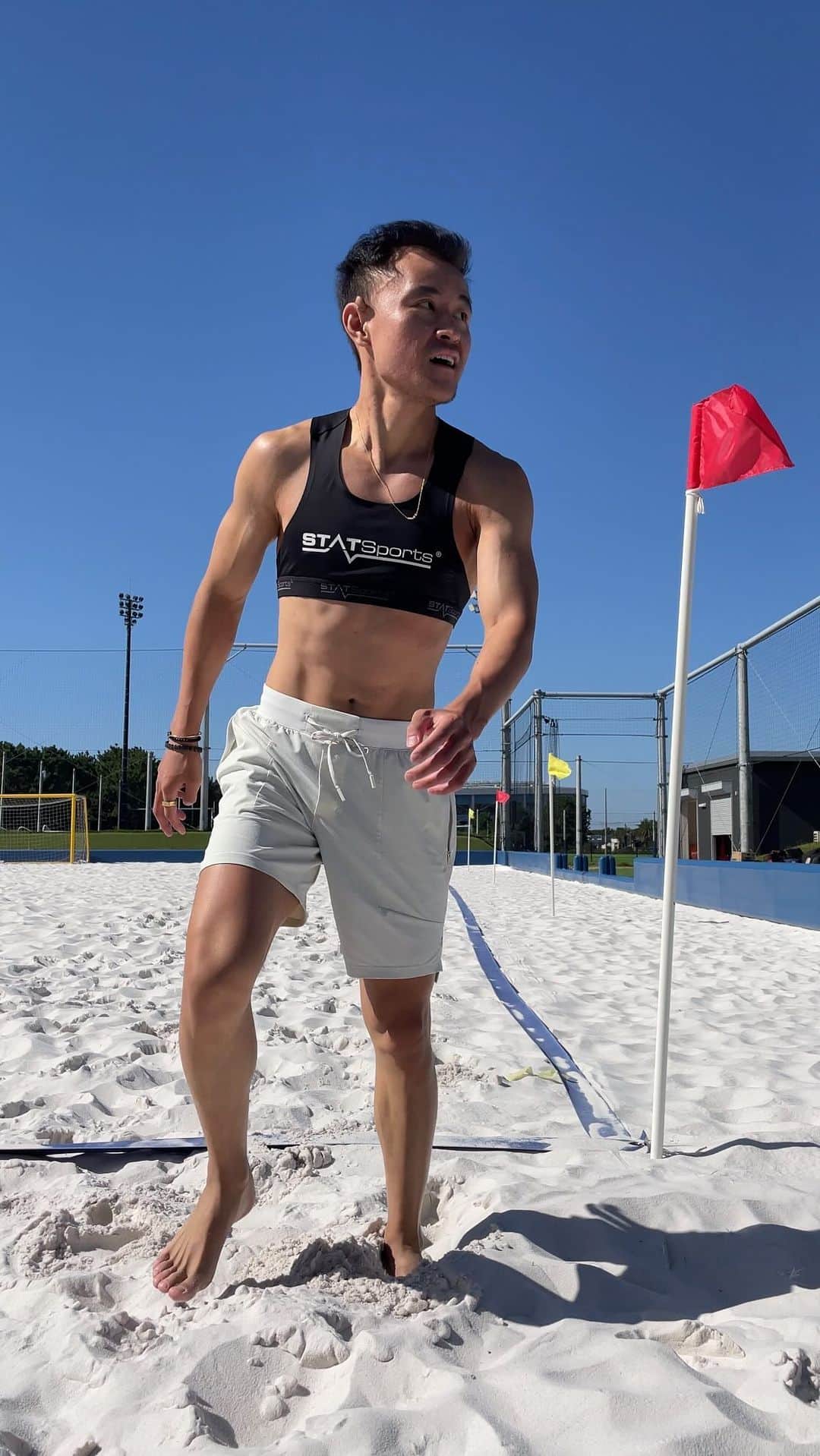 遠藤翼のインスタグラム：「Sprint, sprint and sprint 🏃‍♂️💪 #Onestepatatime  #Beachworkout #Sprint #BeatLeukemia #白血病 #Thesweatlife」
