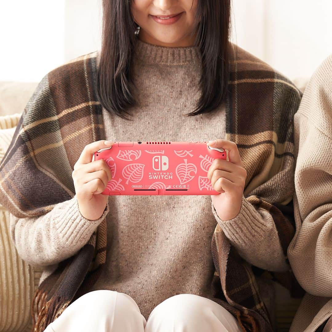 任天堂さんのインスタグラム写真 - (任天堂Instagram)「「Nintendo Switch Lite あつまれ どうぶつの森セット ～しずえアロハ柄～／～まめきち＆つぶきちアロハ柄～」 11月3日（金・祝）発売。  #NintendoSwitchLite #NintendoSwitch #Lite #あつまれどうぶつの森 #どうぶつの森 #しずえ #まめきち #つぶきち #AnimalCrossing #Isabelle #Timmy #Tommy #Nintendo #任天堂」10月12日 10時29分 - nintendo_jp