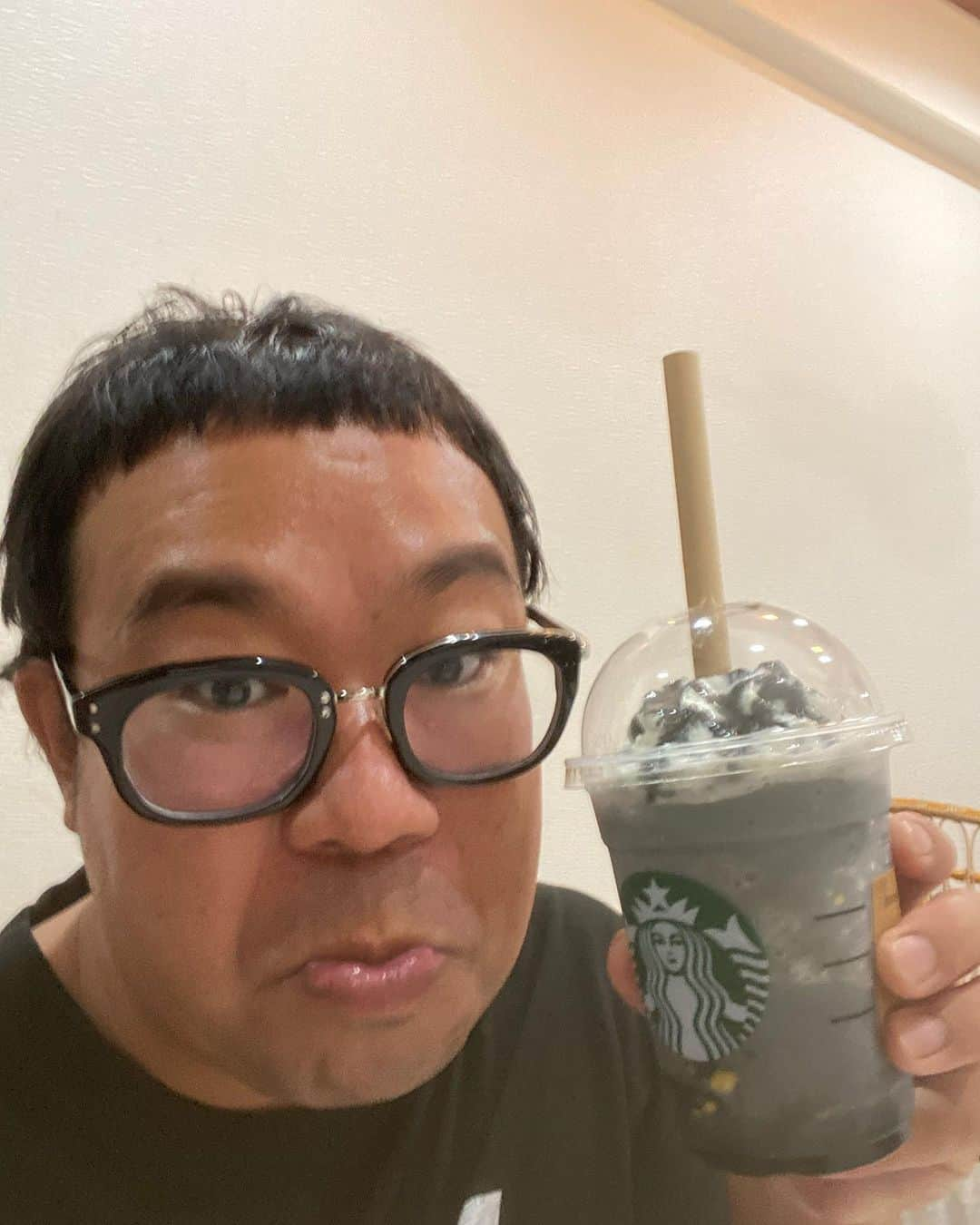 黒澤正徳のインスタグラム：「数年ぶりに フラペチーノ飲みました💓  数年ぶりなのに 新作でた日に新作❤️  おいちかった❤️  #オシャレな油」