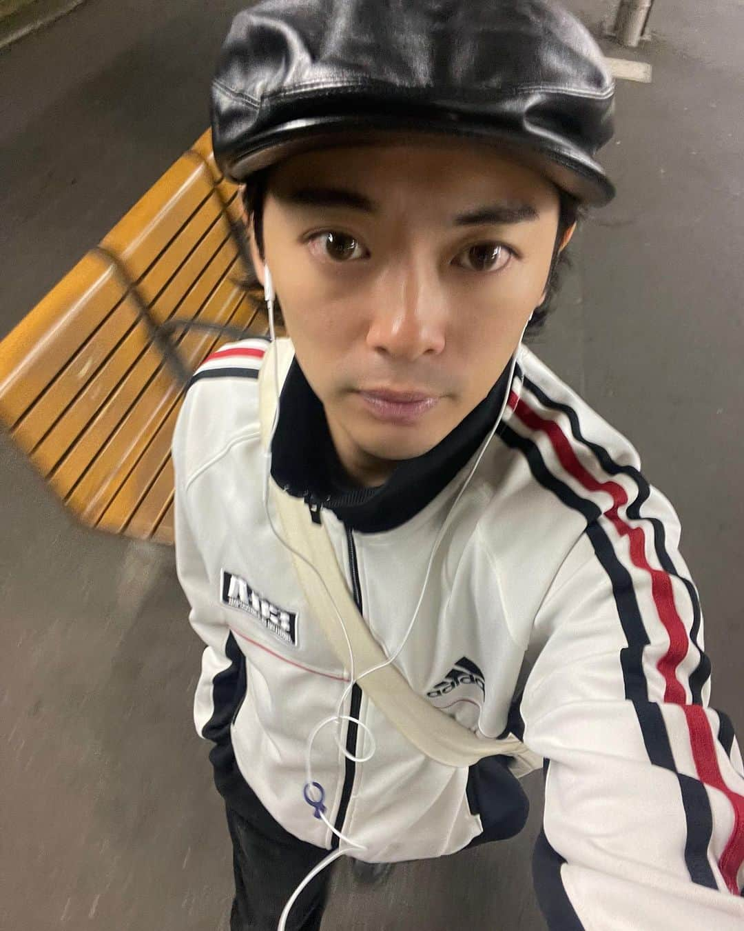 渕野右登さんのインスタグラム写真 - (渕野右登Instagram)「当時小学生の時に大きめに着てた  #今ではちょうどいい #去年帰省したときに実家にあった」10月12日 10時36分 - yutofuchino_official