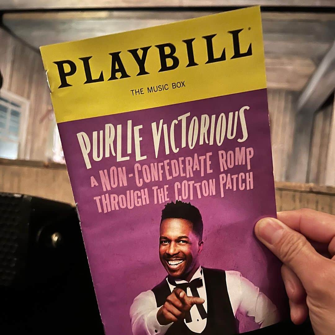 テリー・レオンさんのインスタグラム写真 - (テリー・レオンInstagram)「A @cmudrama reunion with @theebillyporter at @purliebway to cheer on our friend - the show-stopping @leslieodomjr and this incredible company. Wow. Leslie makes this language sing, and it’s thrilling to see & hear this play that hasn’t been done in over 60 years. Bravo to @iamkennyleon and the whole company for a thrilling theatrical experience. Go. See. This. Show.」10月12日 10時37分 - tellyleung