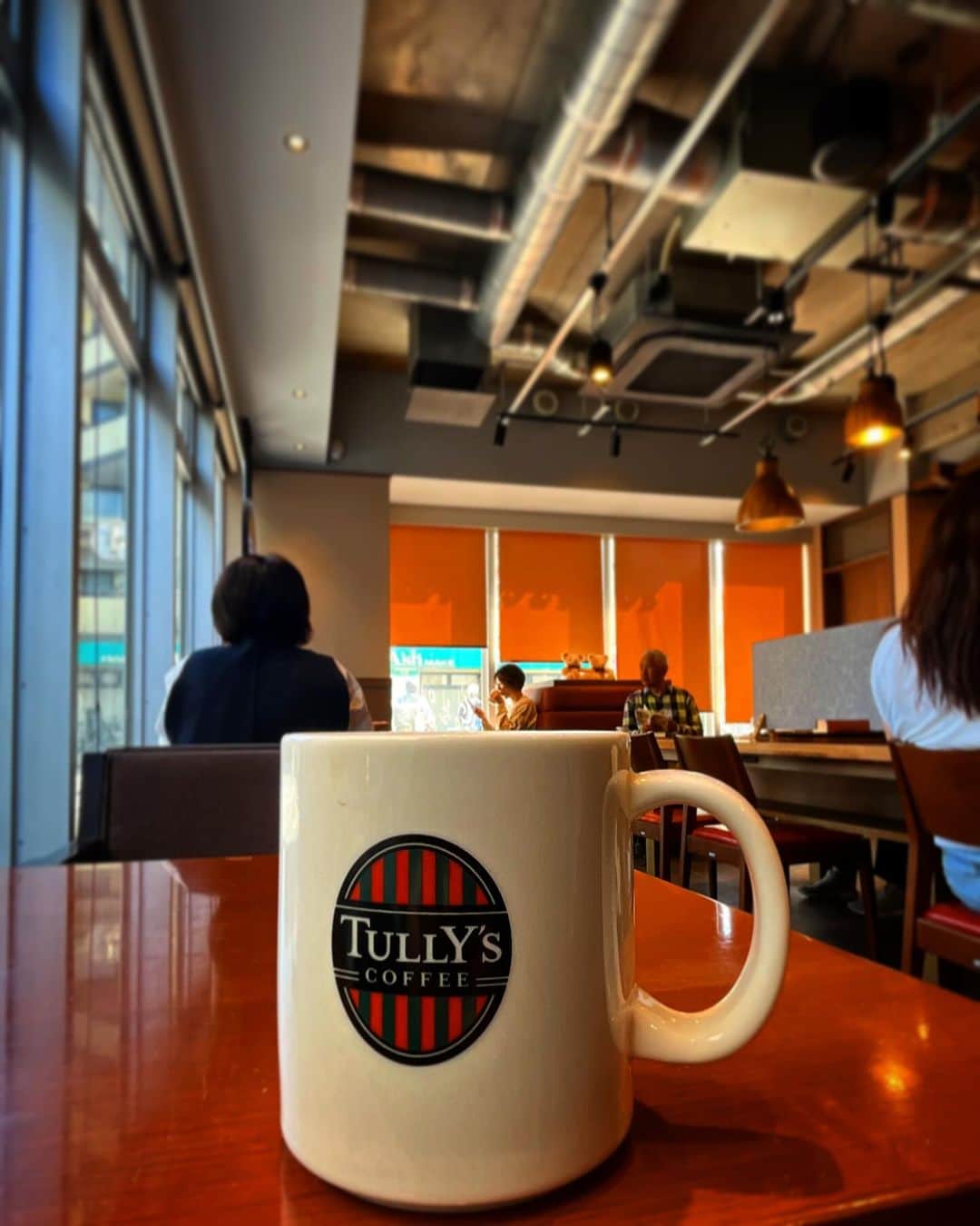 森田繁さんのインスタグラム写真 - (森田繁Instagram)「昨夜は会社に泊まったので、食事をとりに駅前へ。 まっすぐ帰社するのもあれかと思いコーヒーを飲んでいたら、午前中からもう一日が終わったような気分に。」10月12日 10時39分 - siglic