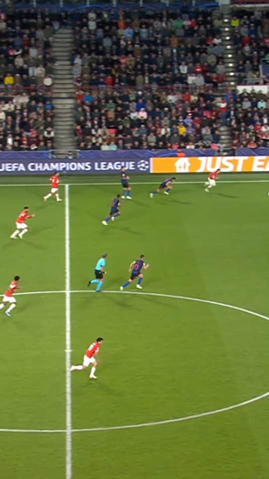 UEFAチャンピオンズリーグのインスタグラム：「👀  #UCL」