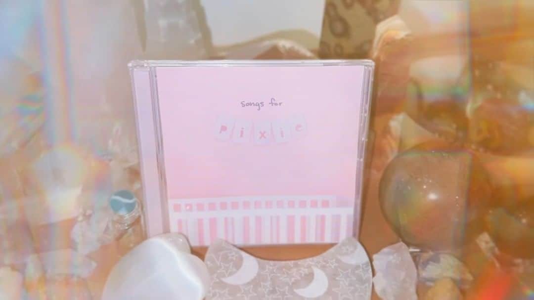 クリスティーナ・ペリーのインスタグラム：「songs for pixie, out 10/20, just in time for pixie's 1st birthday. presave/preadd now at the link in bio! 🧚🎶」