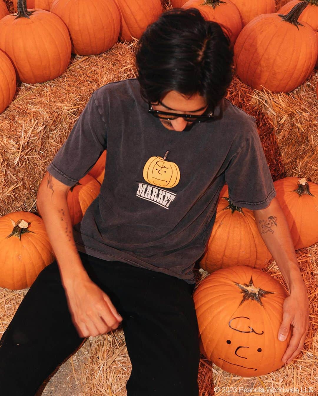 スヌーピーのインスタグラム：「Our official collaboration with Peanuts is here! 🎃   Available now exclusively on MarketStudios.com」