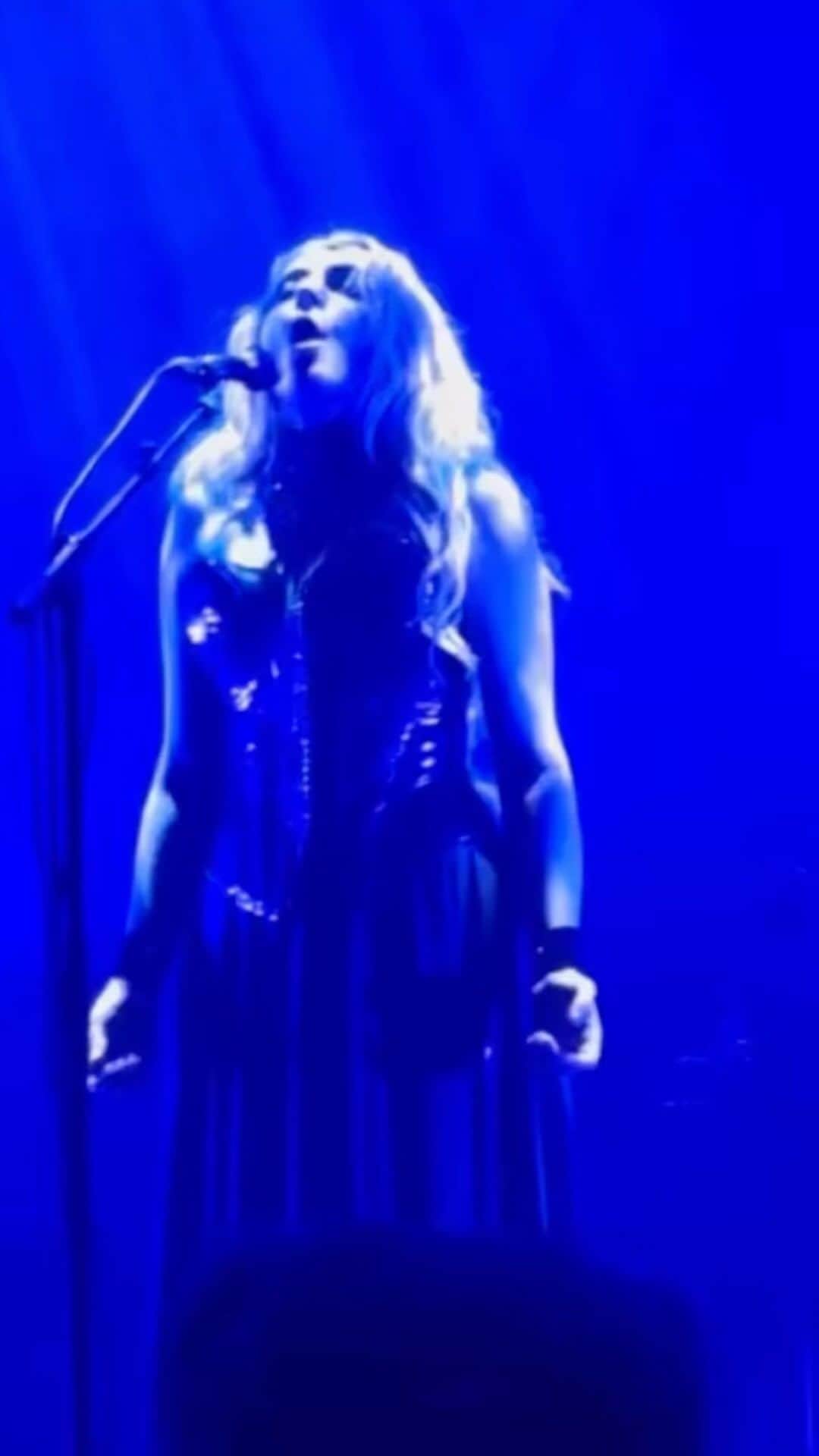 アイヴォール・ポルスドッティルのインスタグラム：「Moods from my show at @harpareykjavik on Sunday 💜  I am still not over this incredible night x  📹 - @giggoers」