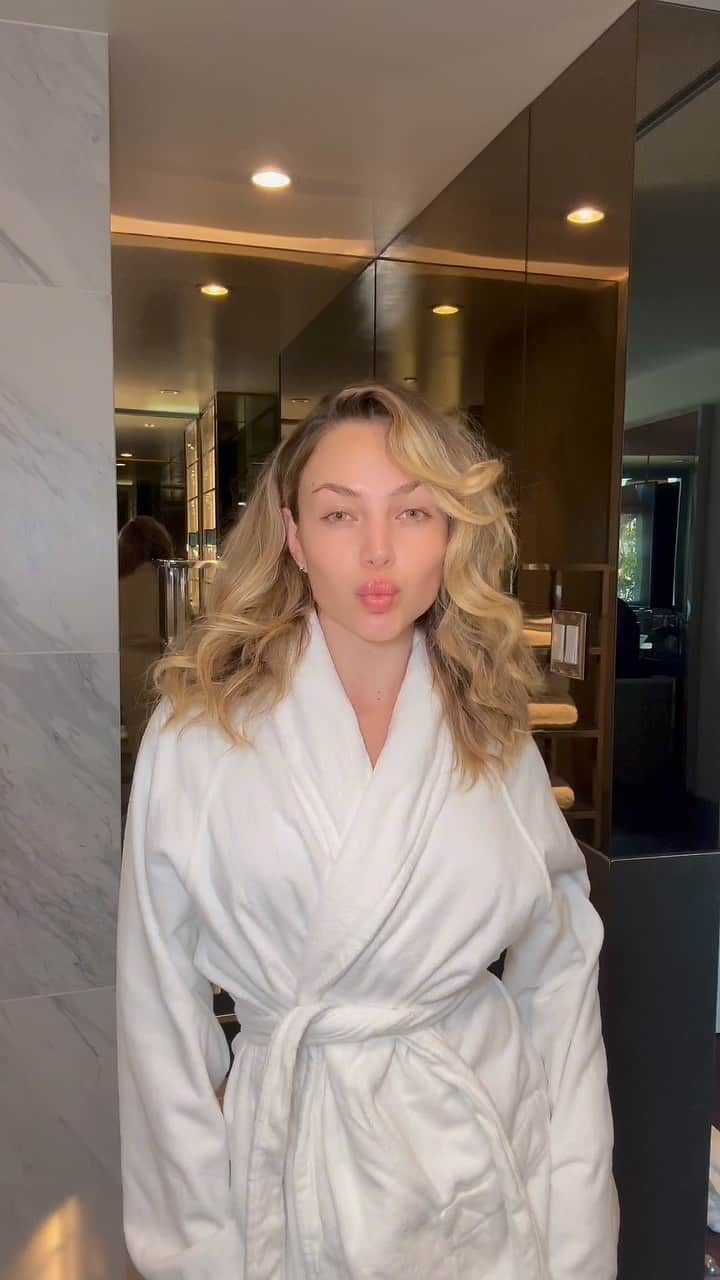 のインスタグラム：「here is how i achieve velvety-smooth skin with the divine touch of Almond Shower Oil, Almond Delicious Paste & Almond Milk Concentrate by @loccitane @sephora #loccitanepartner」