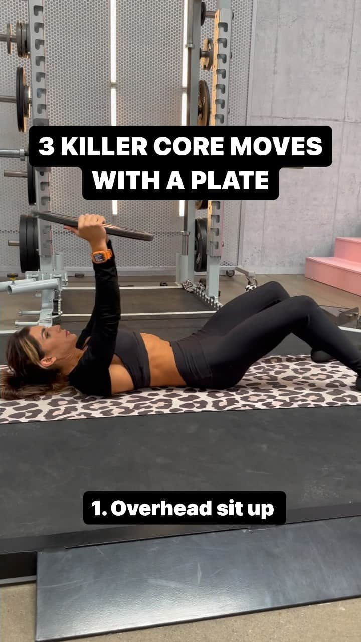 Alexia Clarkのインスタグラム：「Have you tried any of these variations? They take the core work to the next level!  Try them out individually or put them together like this:  1. 10 reps  2. 15 reps  3. 20 reps  4 rounds   www.Alexia-Clark.com   #abs #core #fullbodyworkout」