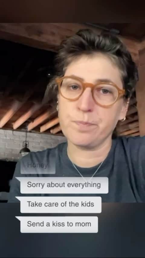 メイム・ビアリクのインスタグラム：「Some of us have decided to read text messages sent from the last moments of people’s lives in Israel. Yes, this is disturbing and heartbreaking, but it’s something I have decided to do in hopes it can continue to convey the depth of pain and suffering the Jewish people and the Israeli population are experiencing as we defend our right to exist. #TheLastMessage #HamasisISIS」