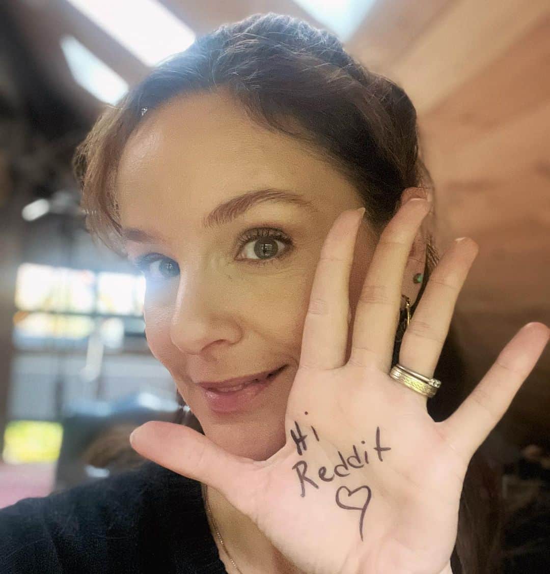 のインスタグラム：「AMA 🏝 3 pm PST today 🏝 link in bio 🏝  . wanna talk aftershock?  full season is out; i’ll be live answering Qs  . #reddit #AMA #aftershockpodcast」