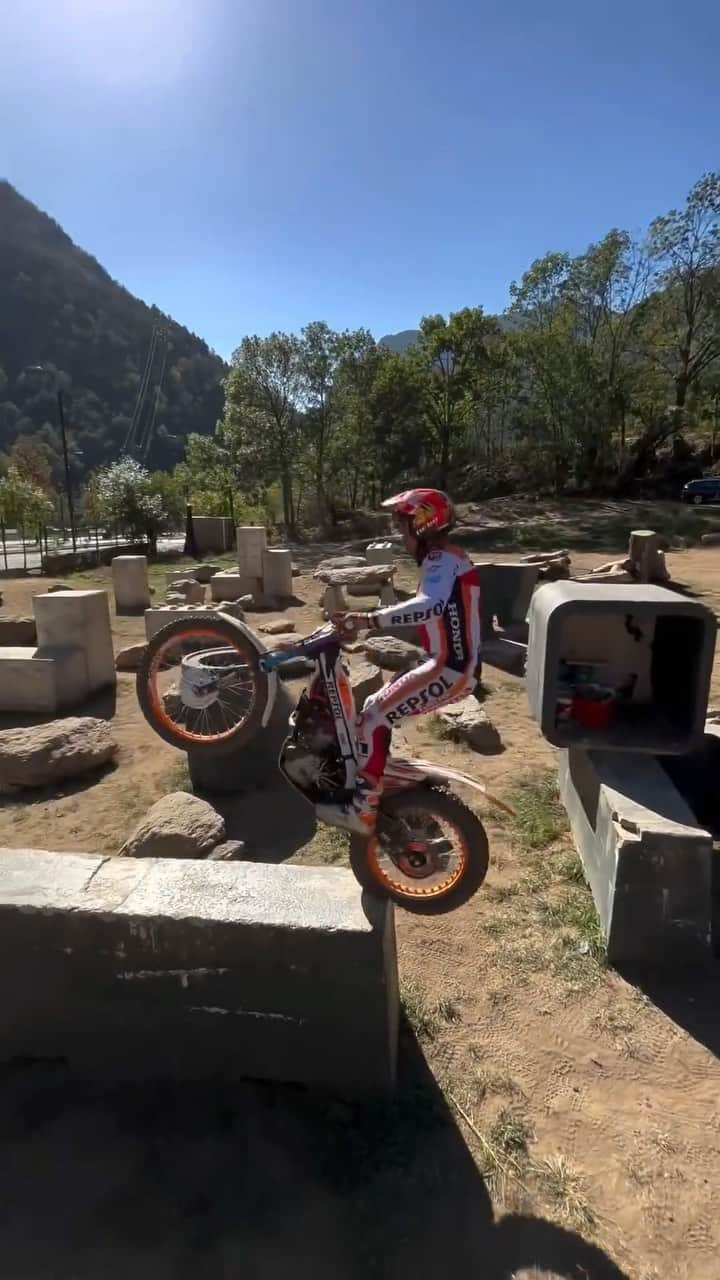 Honda Powersports USのインスタグラム：「Every video of @tonibou leaves us 🤯. Happy #WheelieWednesday, Red Riders! #MontesaCota」