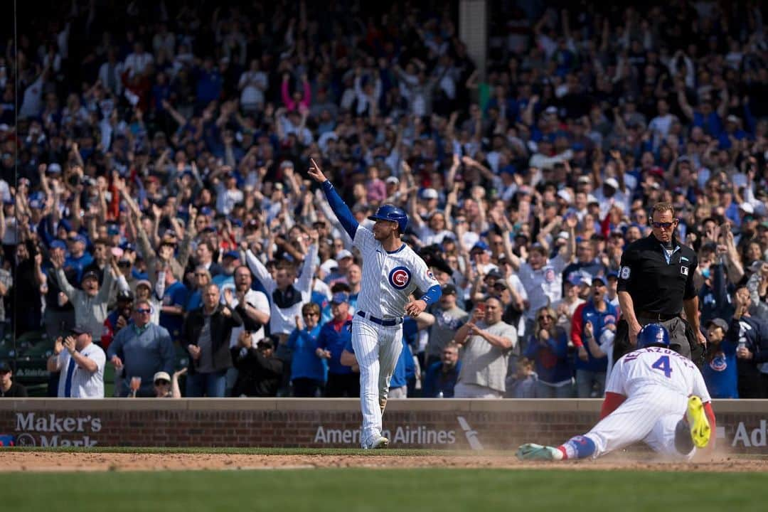 クレイ・ベリンジャーのインスタグラム：「To the fans, teammates, organization, thank you for an unforgettable season from my family and I!」