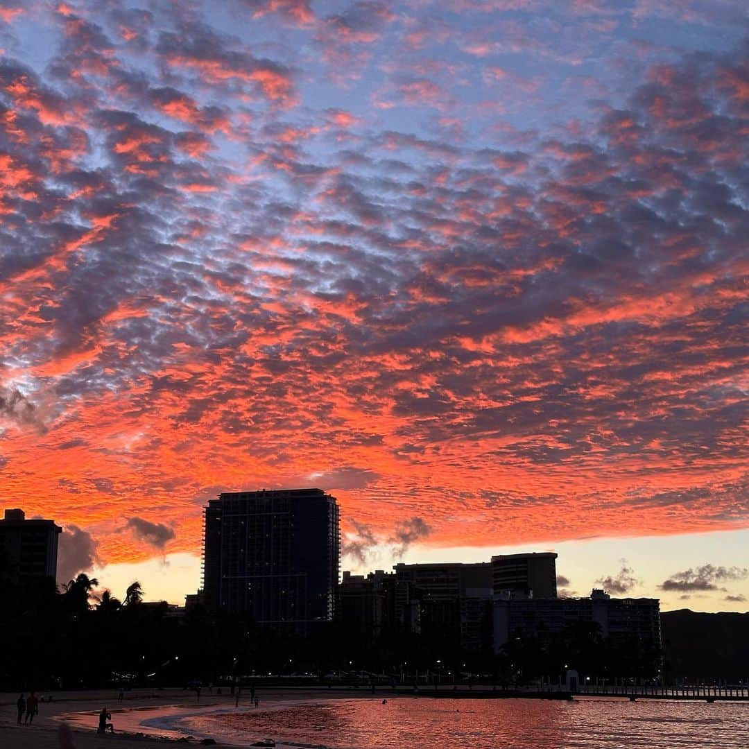 飯島寛子さんのインスタグラム写真 - (飯島寛子Instagram)「Good Morning from Honolulu. I love this view, the clean air, and this start of the day! #大好きな時間 #逃したくない瞬間  #ハワイ」10月12日 2時40分 - hirokoiijima