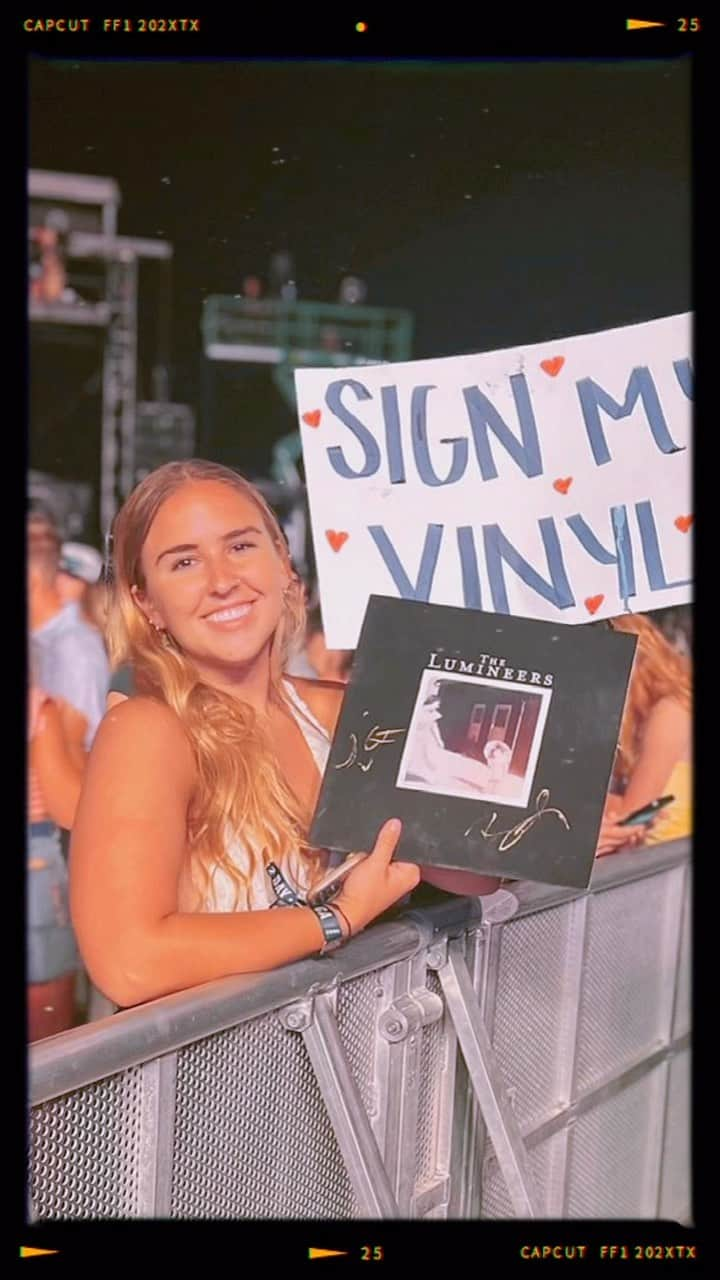 The Lumineersのインスタグラム：「Appreciation post for all the fans who make the posters and scream all the songs, we love ya 💙」