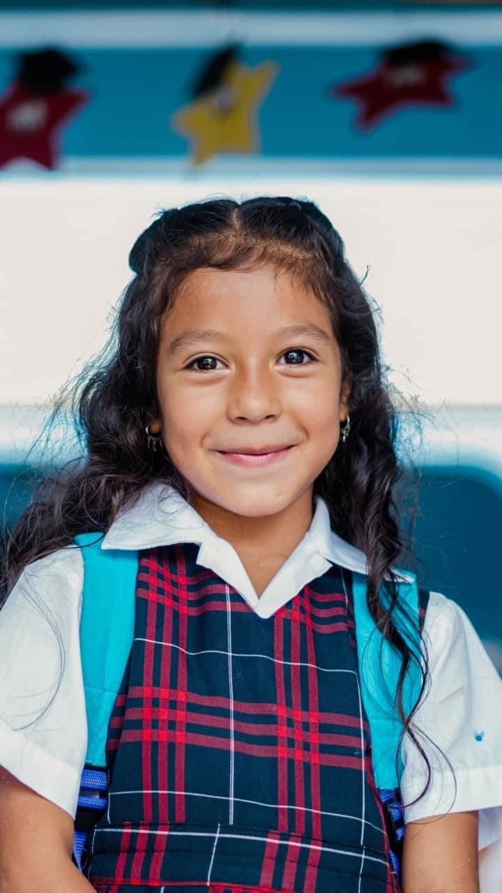 メリッサ・ジョーン・ハートのインスタグラム：「We recognize the struggles girls face around the world just to be able to go to school, feel safe, have access to clean water, and so much more.   Read more in the op-ed in our bio by @patriciaheaton, @melissajoanhart, and @vegaalexa in the Christian Post.  #IDG2023 #DayOfTheGirl」