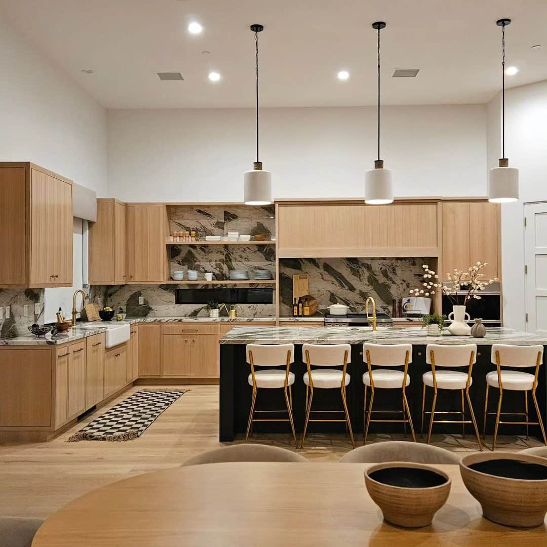 MT DOMAINEのインスタグラム：「Stunning kitchen.  (Via @kirostaging) #MyDomaine」