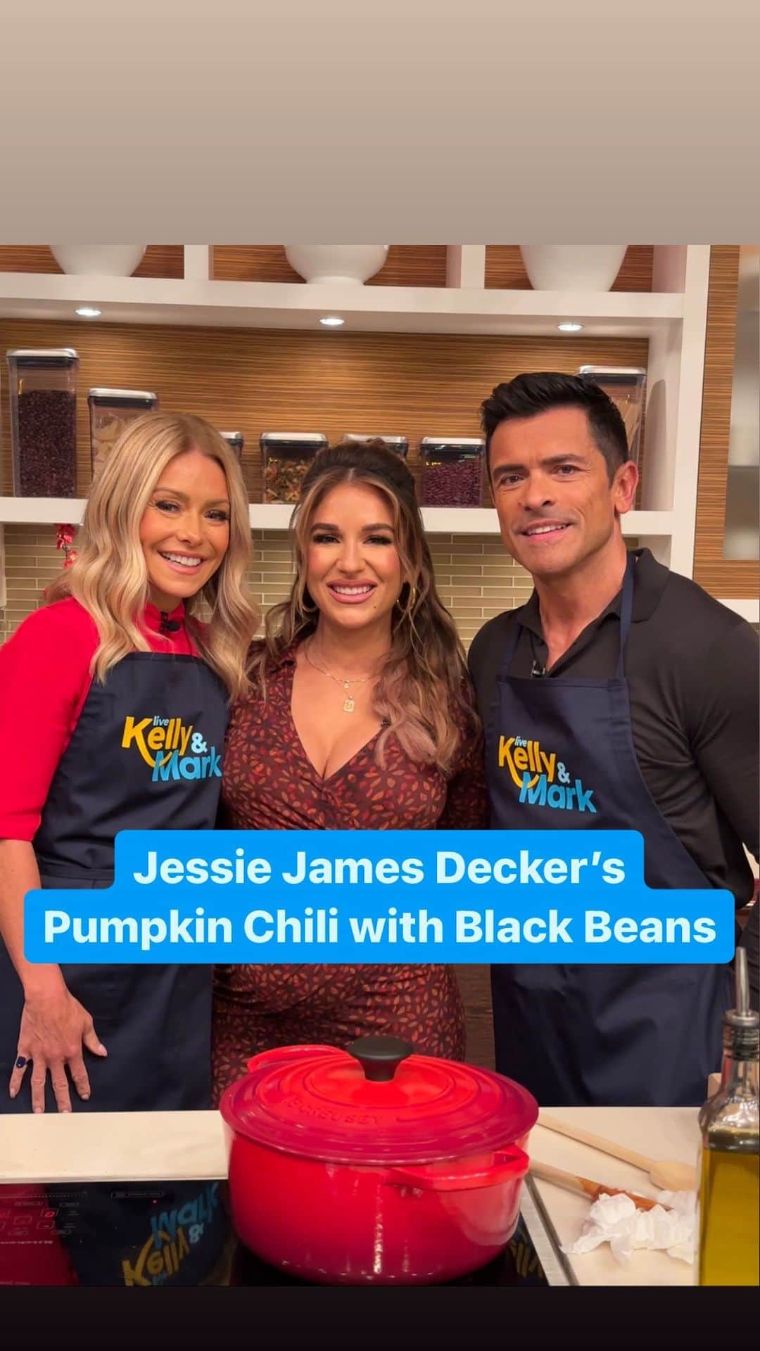Jessie Jamesのインスタグラム：「@JessieJamesDecker’s Pumpkin Chili with Black Beans」