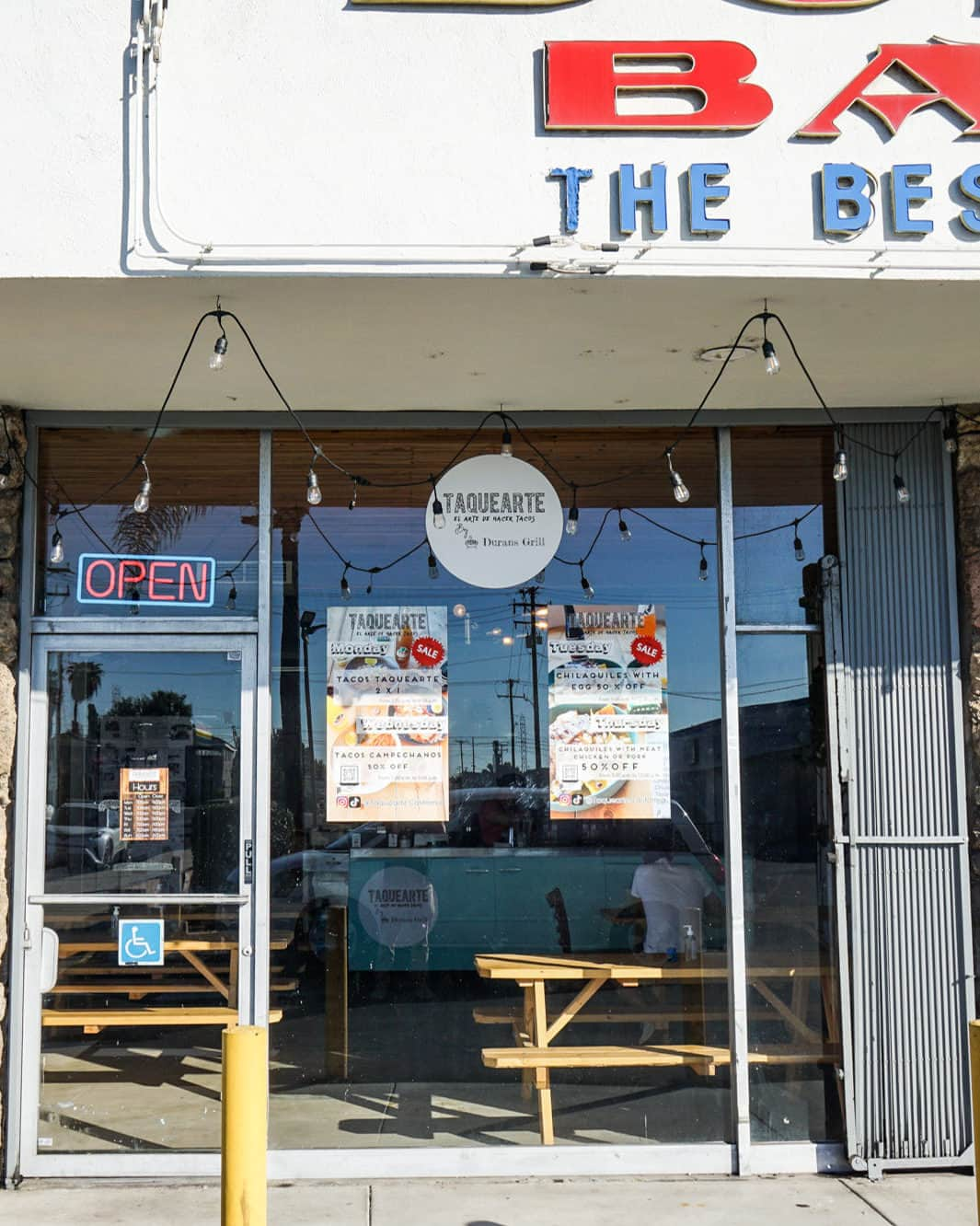 Eater LAさんのインスタグラム写真 - (Eater LAInstagram)「Angelo Farfán and Monica Quinto, a Chilango couple that arrived in Los Angeles last year, wondered why Angelenos didn’t embrace CDMX-style tacos. “We came here to open a Mexico City-style taquería, and believe we are the only ones in California making these tacos,” says Farfán.   A month and a half ago, their dream became reality when the owners of Duran’s Bakery in Pico Rivera offered the couple a small space alongside the bakery where they opened Taquearte. (@taquearte.california)   And though the CDMX-style tacos a la plancha are amazing here, Taquearte has something for breakfast that is even better — chilaquiles.  Quinto’s chilaquiles are covered in salsa and then layered with crema and queso before being topped with chopped red onions. The salsa sticks to the chips and separates at the bottom of the plate in a sea of liquid that has streaks of crema, while the chips maintain their crispness. Simply put, these are the best chilaquiles in Los Angeles, as good as they would come in México.   To read about the best new chilaquiles in Los Angeles, click on the link in bio to read the story by Bill Esparza (@streeetgourmetla).  📸: @mattatouille」10月12日 5時05分 - eater_la