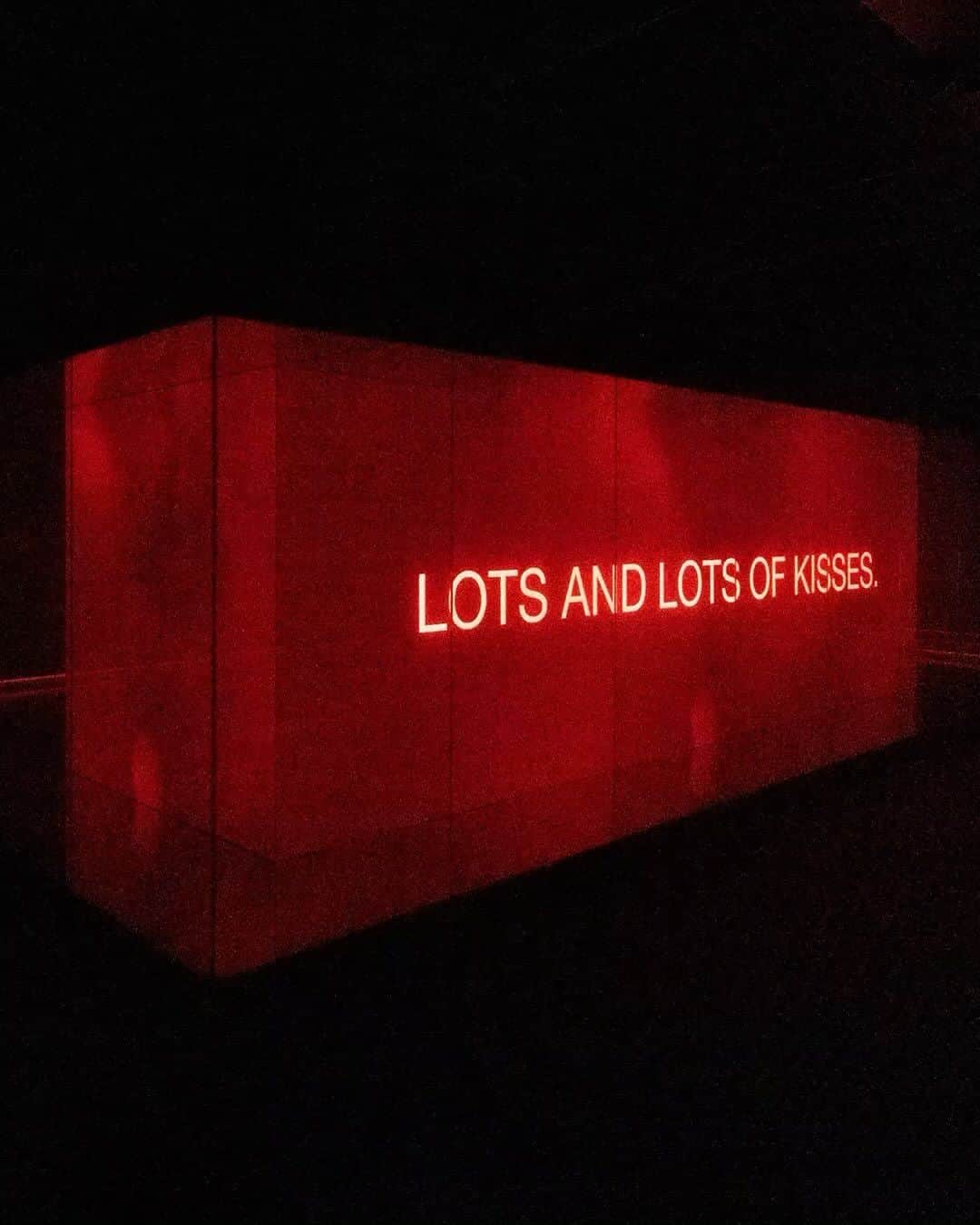 グッチのインスタグラム：「It’s the story of everything, Ancora.​  The timeline of Gucci Cosmos reaches present day through a room inspired by Creative Director Sabato De Sarno’s debut fashion show, Gucci Ancora, that took place on September 22, 2023. Visitors find themselves immersed in personal memories and poetry, reflecting the importance of words within the new creative vision for the House. Discover more at the link in bio.   #GucciCosmos #GucciAncora #SabatoDeSarno」