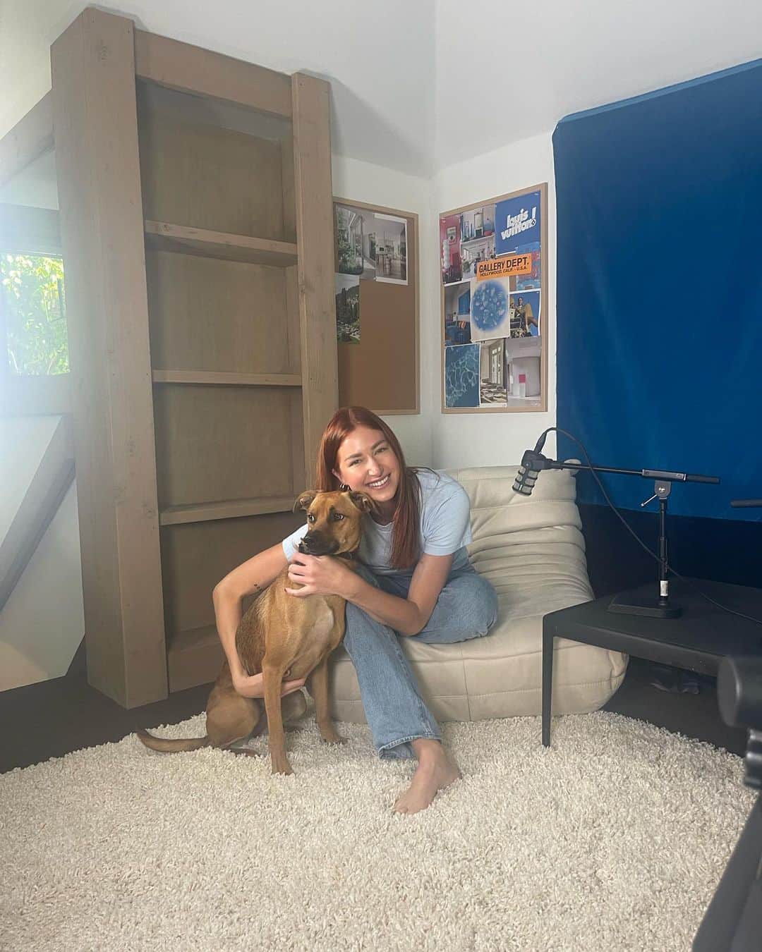 カースタ・ロウのインスタグラム：「is the first guest of season 2 @highsandlowespodcast my dog?? hopefully not 🤷🏼‍♀️ … tune in 🔜  link in bio 🫶🏼」