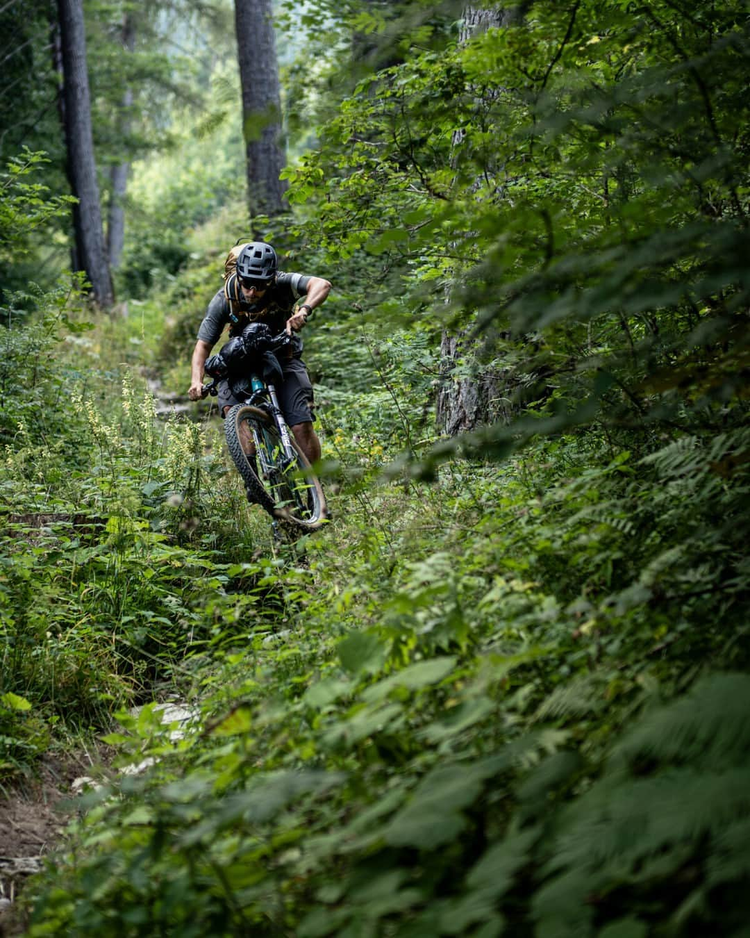 Smithさんのインスタグラム写真 - (SmithInstagram)「While @joeyschusler is known for his sendier accolades, exploring the remote mountains has long been a dream of his. This summer, he set out on a personal quest: a solo bikepacking trip from Munich to Milan. Head to the Smith Blog to hear more about Joey's adventure.」10月12日 5時21分 - smithoptics