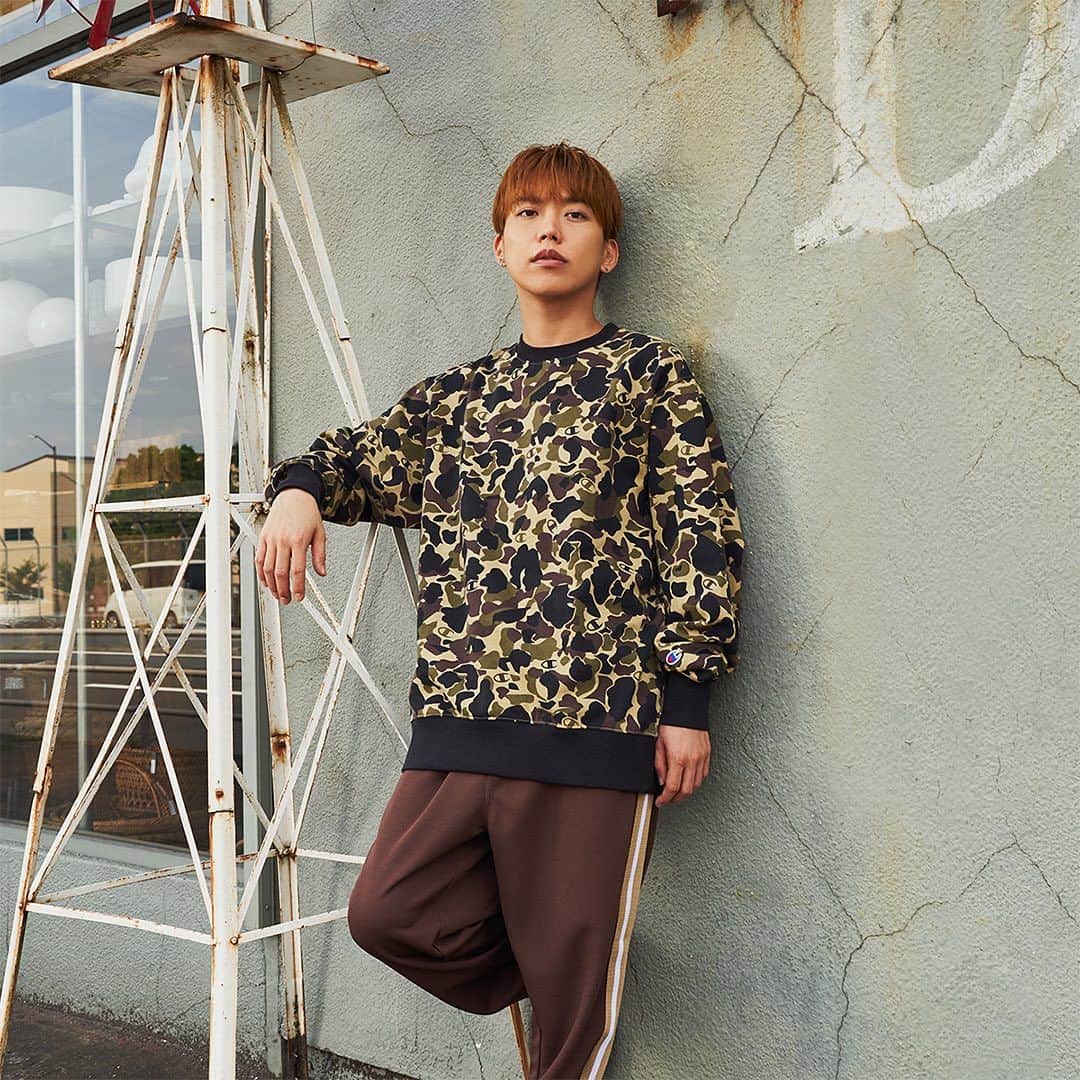 Champion Japanさんのインスタグラム写真 - (Champion JapanInstagram)「ミュージシャン #GEN さんが語る、 大好きなアーティストとスウェットに重ねて考える、タイムレスな存在とは？  いつまでも持ち続けたい、バンドをはじめた頃の自分。 「このスウェットは丈夫で全然形崩れしないし、このシミすらも味になる。そこがチャンピオンならではの魅力ですよね。そんなふうに僕らも、いつまでも愛されるタイムレスな存在でいたいなって思うんです」  インタビュー詳細はチャンピオン公式オンラインストアTIMELESSページへ。  @04genls  #championwhatmovesyou #ChampionJP #Timeless」10月12日 11時00分 - champion_japan