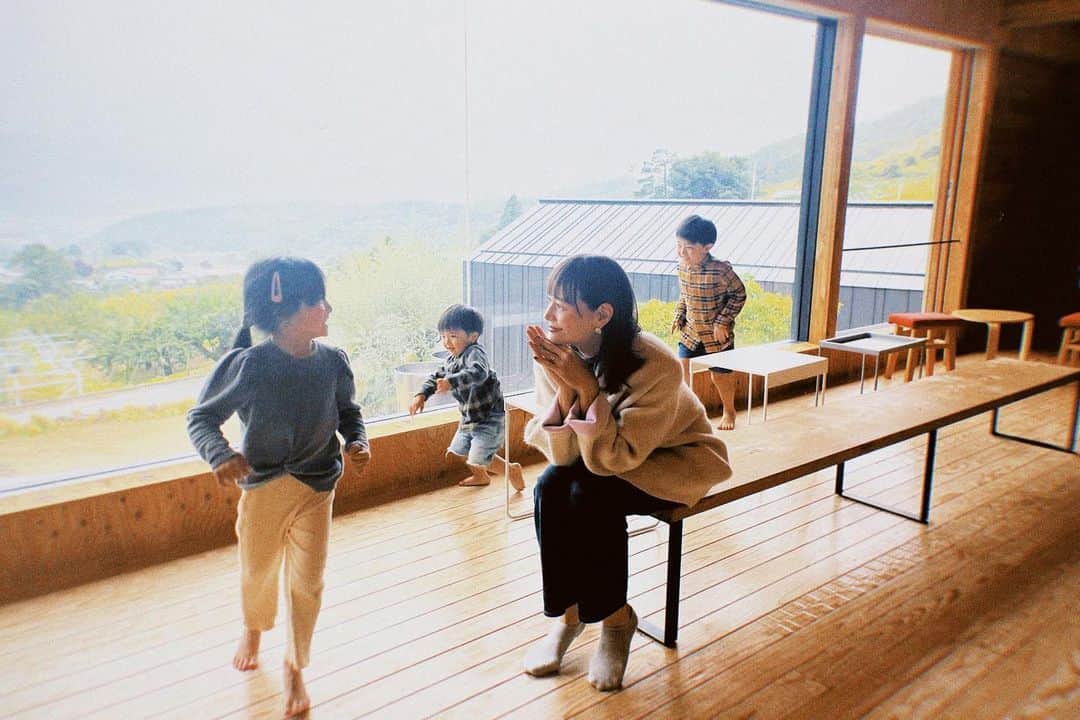 日下部ゆいこさんのインスタグラム写真 - (日下部ゆいこInstagram)「. . @98wines  見晴らしが素晴らしいとのことでしたが おあいにくの雨。 . と思いきや こんな美しい写真を残せました。 . . #98wines#ワイナリー#旅行#家族旅行#trip」10月12日 11時00分 - yuiko_kusakabe
