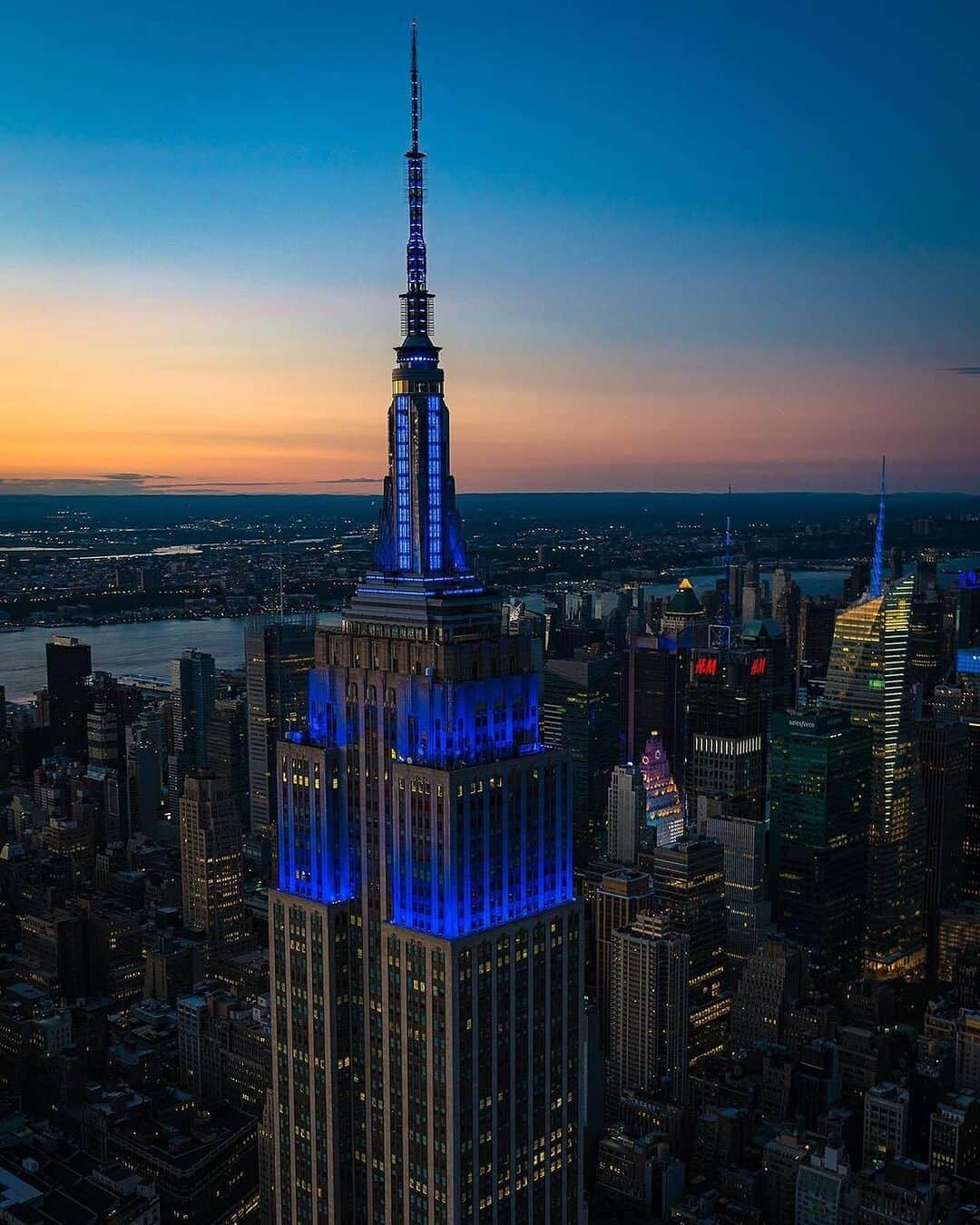 Empire State Buildingのインスタグラム：「Shining blue in Partnership with the New York City Ballet in Honor of their 75th Anniversary   📷: @blvckaperture」