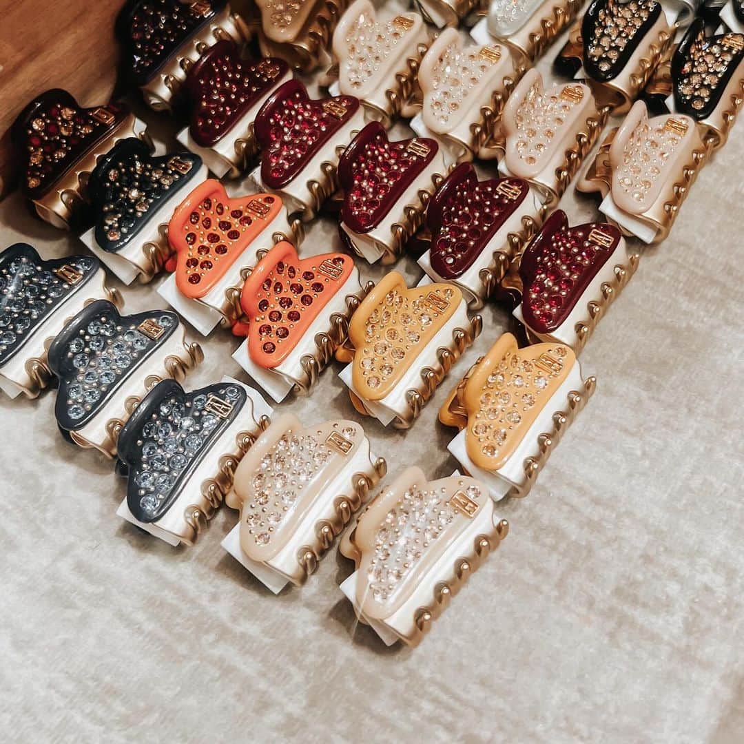 のインスタグラム：「Must have: pince vendome! #hairacessories #adp」