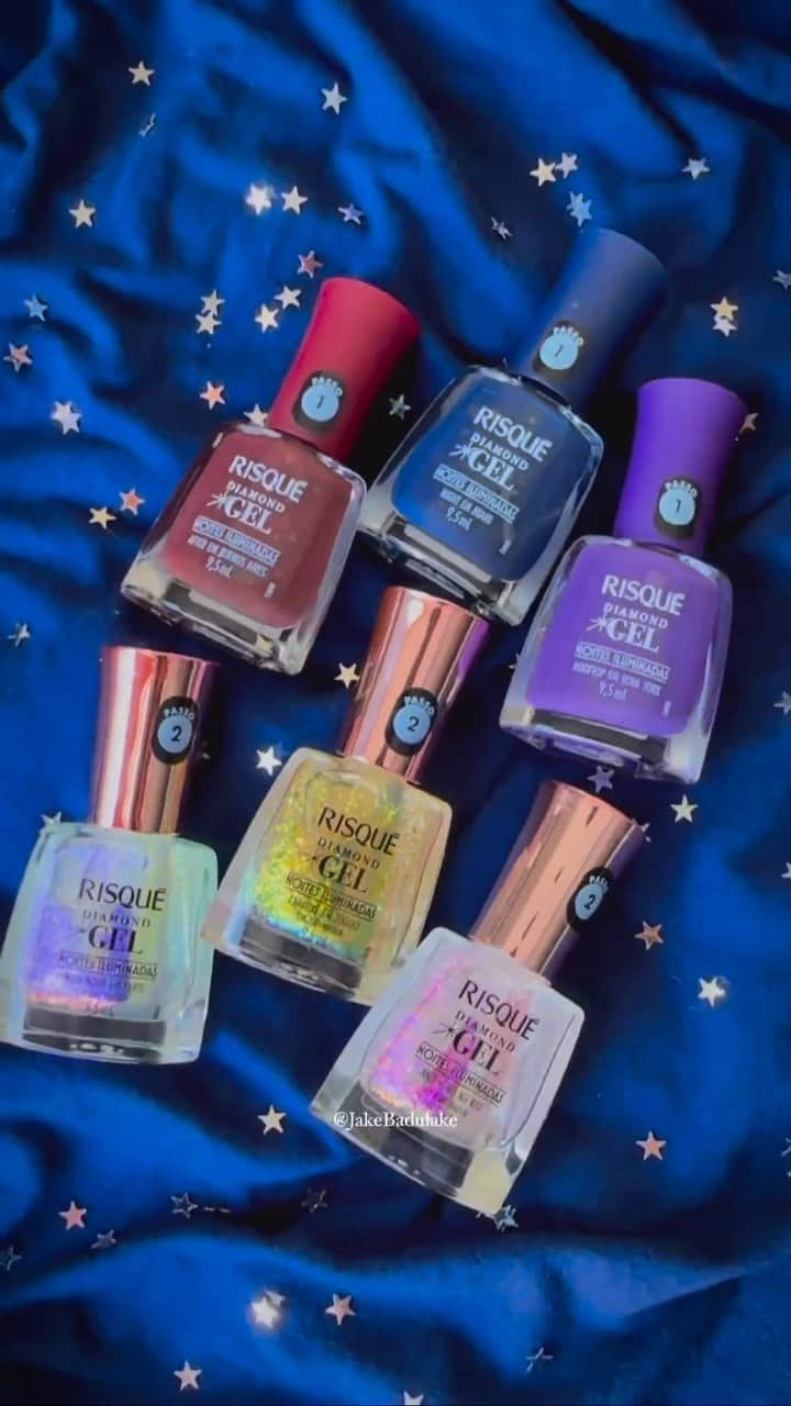 Risqueのインスタグラム：「Vamos adicionar o brilho do diamante nas unhas? 💅 A @jakebadulake testou todas as cores da nova coleção Risqué Diamond Gel Noites Iluminadas. Vem conferir!  #EsmaltesRisqué #RisquéOficial #EuQueFizRisqué #RisquéDaSemana」