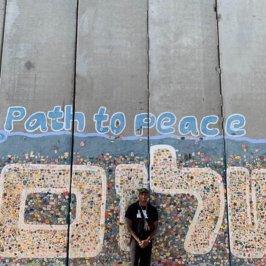 レクレーのインスタグラム：「For years I didn’t understand the conflict and crisis. As I’ve learned the history (which is extensive), visited the lands, and spoken to people I’ve stopped listening to propaganda and looked at the humanity, hurt, and horrors. I’ve heard the cries of Israeli and Palestinian mothers over the loss of their babies. Studying is beneficial for healthy perspective. Prayers are better than hot takes.  “You have heard that it was said, ‘Love your neighbor and hate your enemy.’   But I tell you, love your enemies and pray for those who persecute you, that you may be children of your Father in heaven. He causes his sun to rise on the evil and the good, and sends rain on the righteous and the unrighteous. If you love those who love you, what reward will you get?” - Jesus」