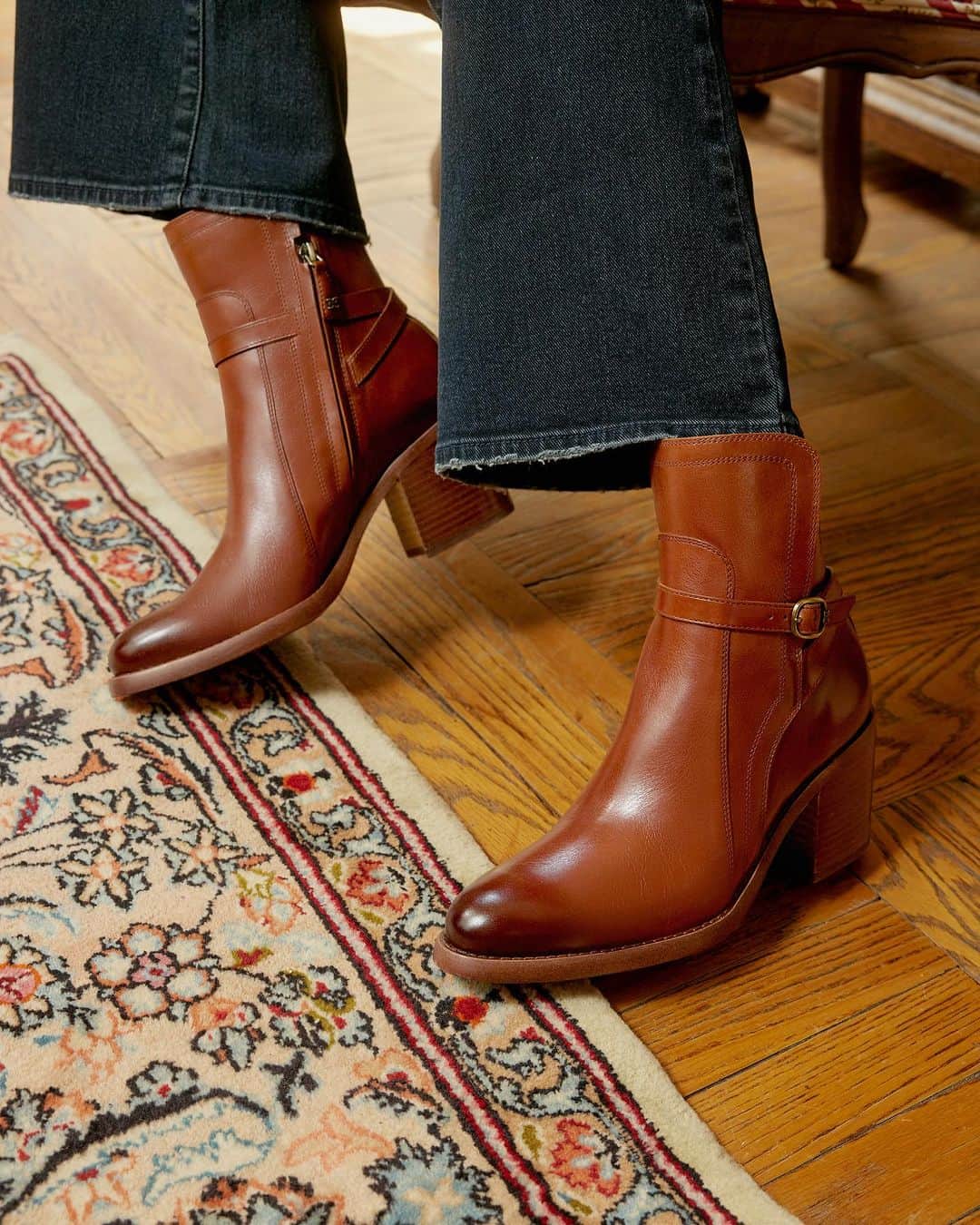 サムエデルマンさんのインスタグラム写真 - (サムエデルマンInstagram)「Fall in love with our newest boot: The Simona  Tap to shop. #samedelman」10月12日 6時55分 - sam_edelman