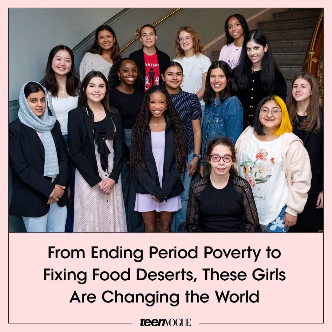Teen Vogueのインスタグラム：「In celebration of #InternationalDayoftheGirl, first lady Jill Biden and the White House Gender Policy Council are honoring 15 young women who are committed to making change in their communities within various arenas, including gun control, period poverty, and food deserts. Teen Vogue speaks to four of the Girls Leading Change honorees — Jazmin Cazares, Brooke and Breanna Bennett, and Gabrielle Nakai — about their work, the honor, and what they want other girls to know about being change makers at the link in bio.  (📸: Erin Scott)」