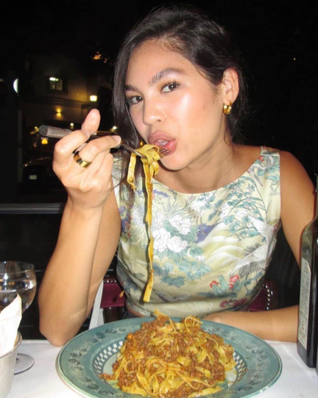 エイミー・ソングのインスタグラム：「Brb, going to eat a bowl of pasta in the Tuva top. Thanks for the inspo, @amandapandapaige.」